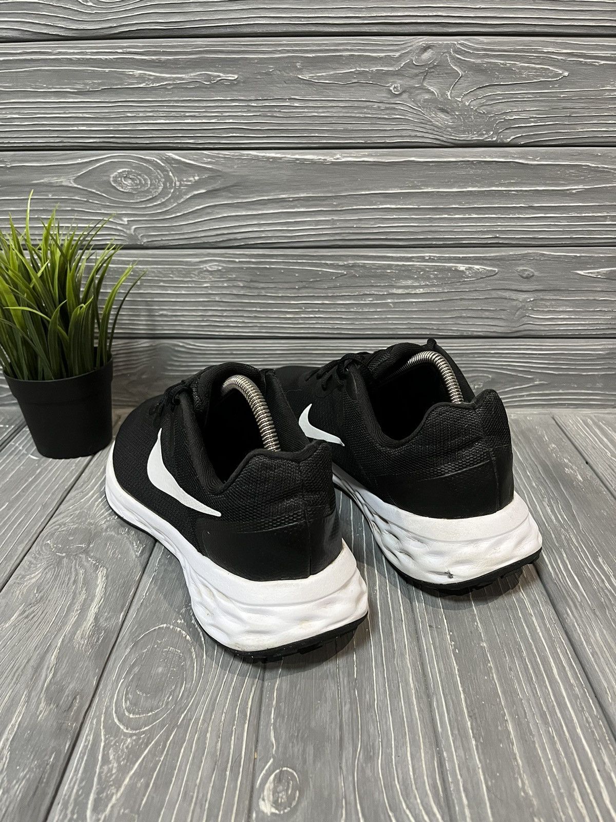 Nike Men's Original Nike Sneakers Revolution 6 Size US 10.5 / EU 43-44 - 3 Thumbnail