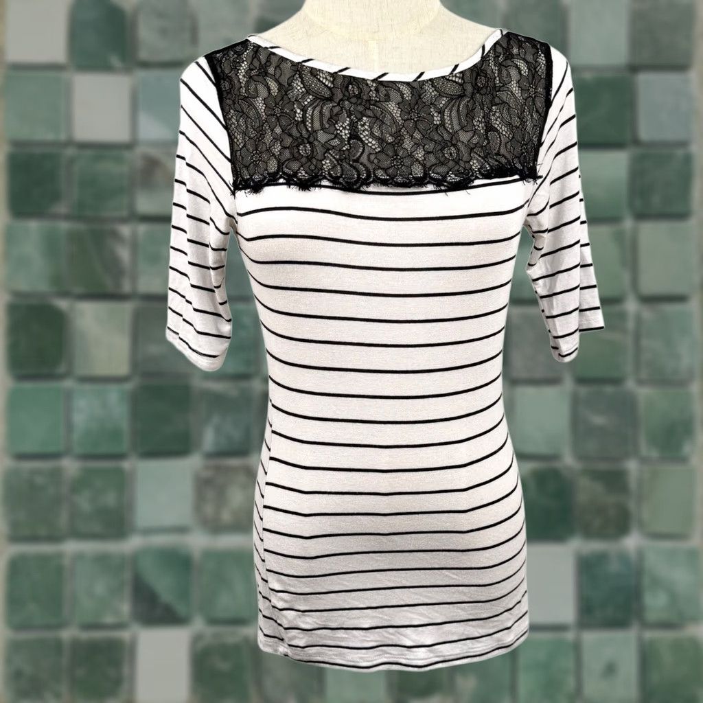 Bar III Nautical Womens XS Striped Lace Yoke Top Parisian Coquette Made in USA Shirt XS White Zip Back Zipper Navy? Size XS / US 0-2 / IT 36-38 - 1 Thumbnail
