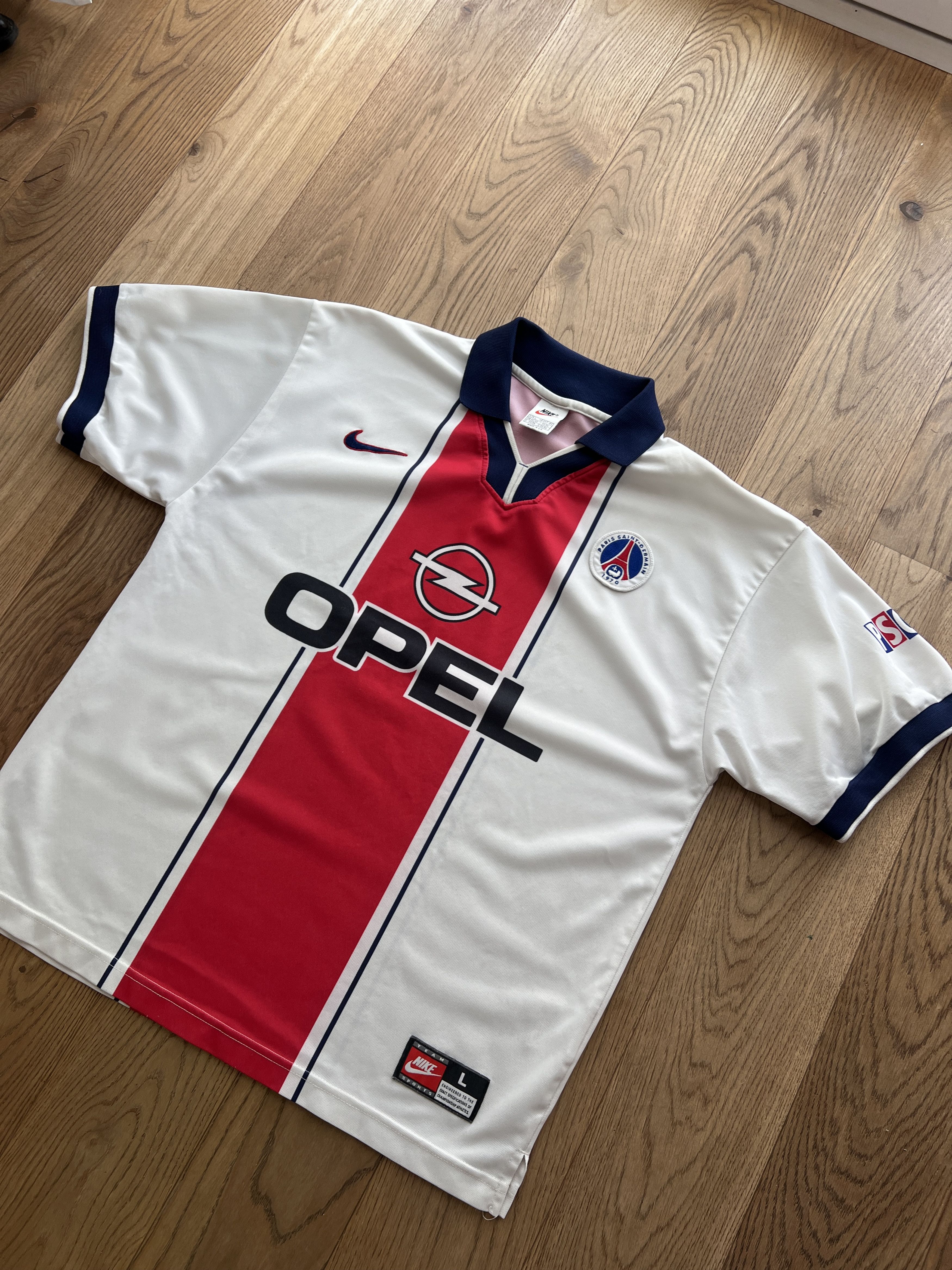 Nike Iconic! Nike FC PSG 1997 away football jersey archive kit L Size US L / EU 52-54 / 3 - 5 Thumbnail