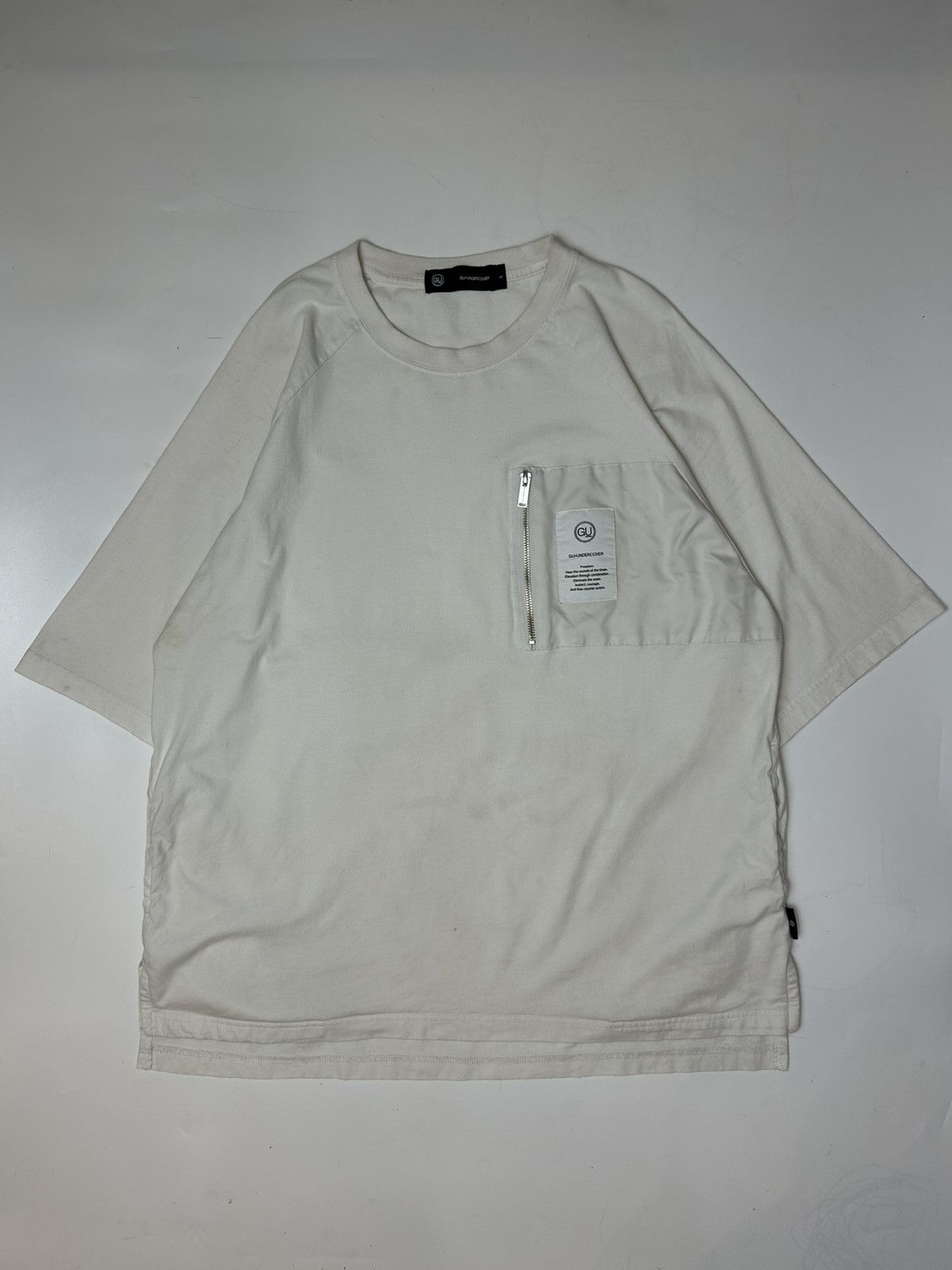 GU X UNDERCOVER WHITE SHORT SLEEVE T-SHIRT