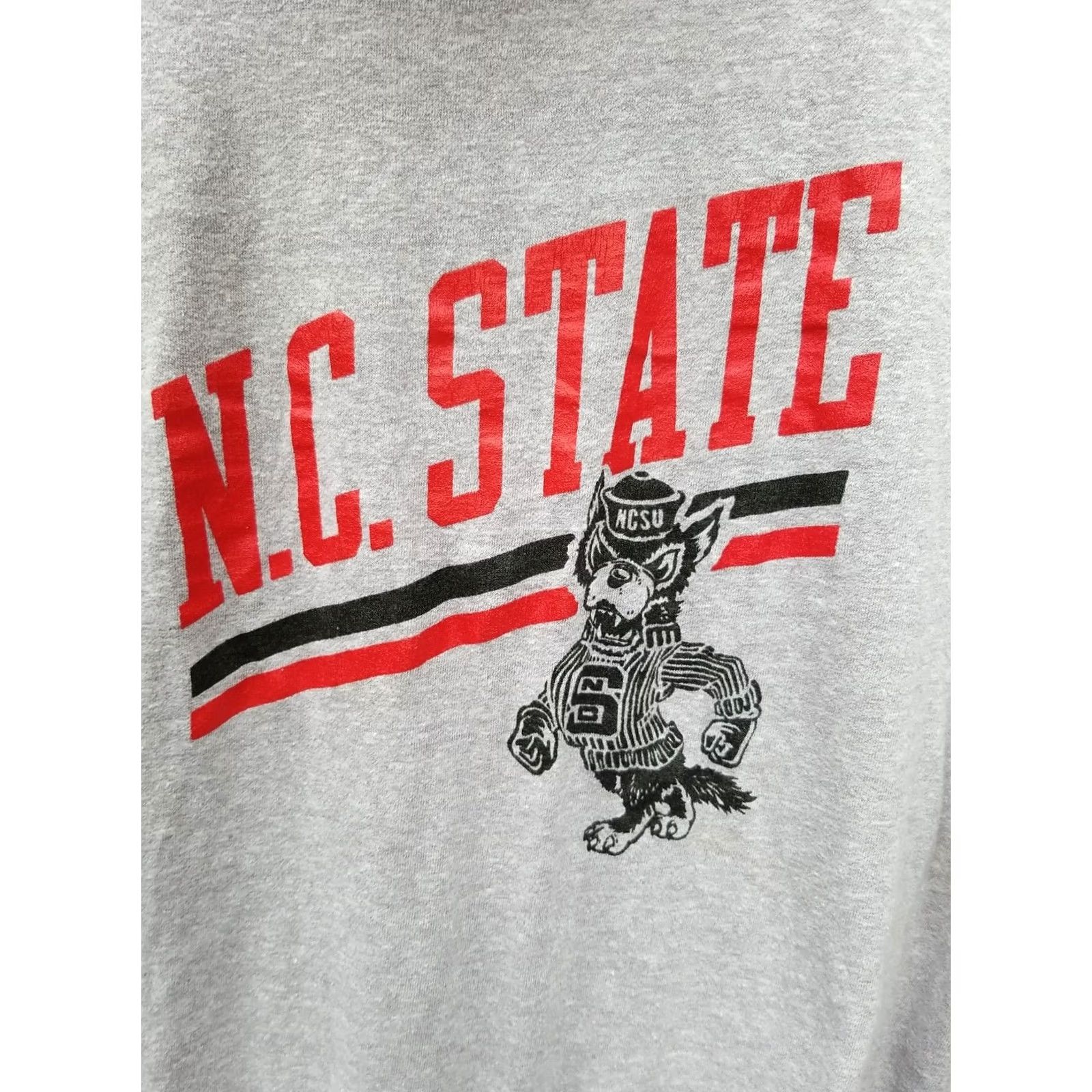 Champion VINTAGE Champion NC State Graphic T Shirt Mens Medium 80s Red Cotton Short Sleeve Crew Neck USA 100% Cottonちら Size US M / EU 48-50 / 2 - 3 Thumbnail