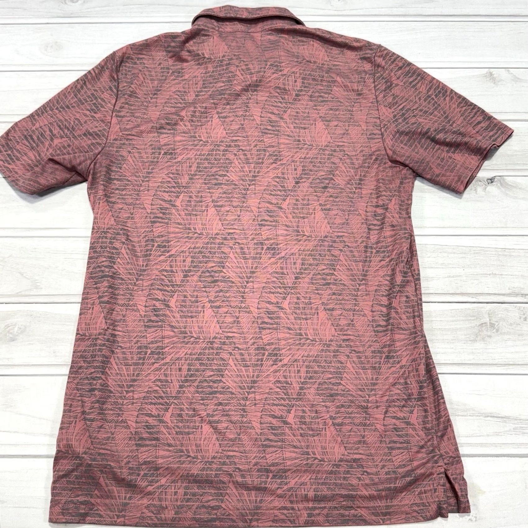 TravisMathew Travis Mathew Polo Shirt Mens M Red Floral Palm Breatha ble Lightweight Stretch Golf Casual Shirt Polo Short Sleeve Logo Pockets Size US M / EU 48-50 / 2 - 5 Thumbnail