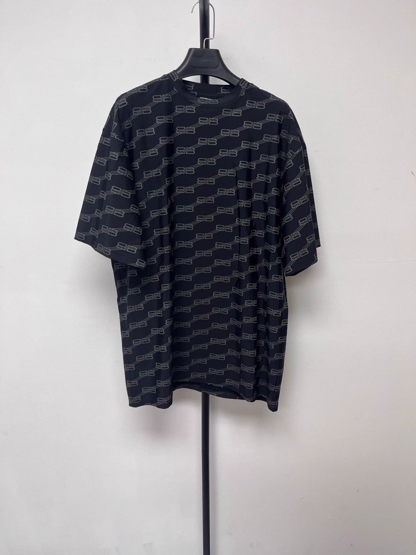 Balenciaga Balenciaga All Over Print Oversized Men's Black T-Shirt Size US XS / EU 42 / 0 - 1 Thumbnail