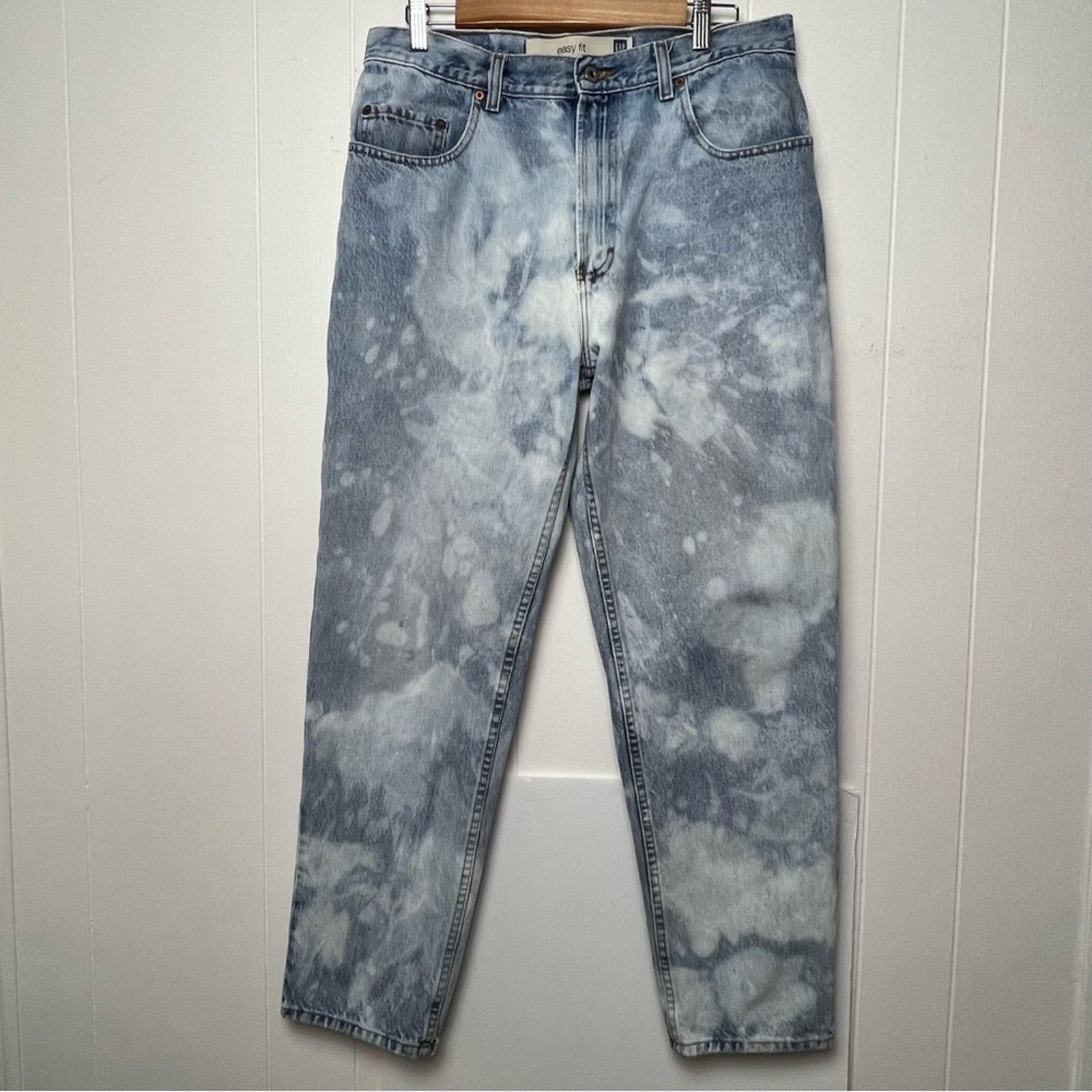 Gap Gap Distressed Marble Bleached Upcycled High Waist Mom Jean Size 32" / US 10 / IT 46 - 9 Thumbnail