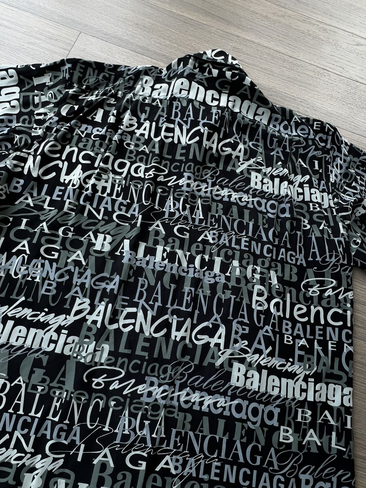 Balenciaga Balenciaga Black and Grey Silk Mixed Typo Shirt Size US L / EU 52-54 / 3 - 5 Thumbnail
