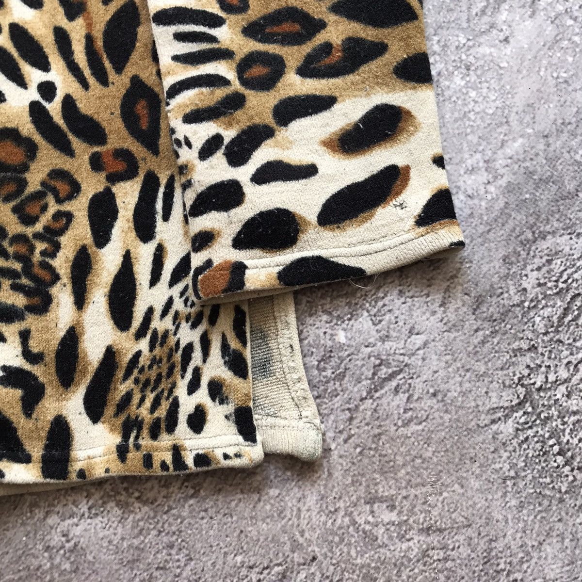 Vintage Vintage Y2K Abstract Leopard All Over Print Sweater Oversize Size XL / US 12-14 / IT 48-50 - 4 Thumbnail