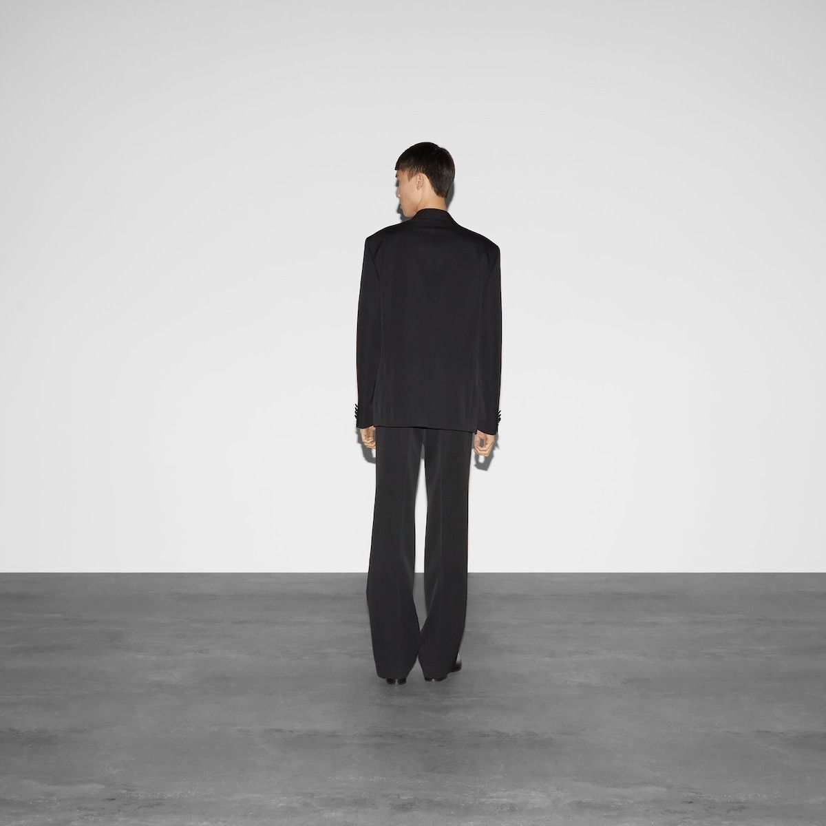 o1loc1c0226 803567 Wool Suit in Black