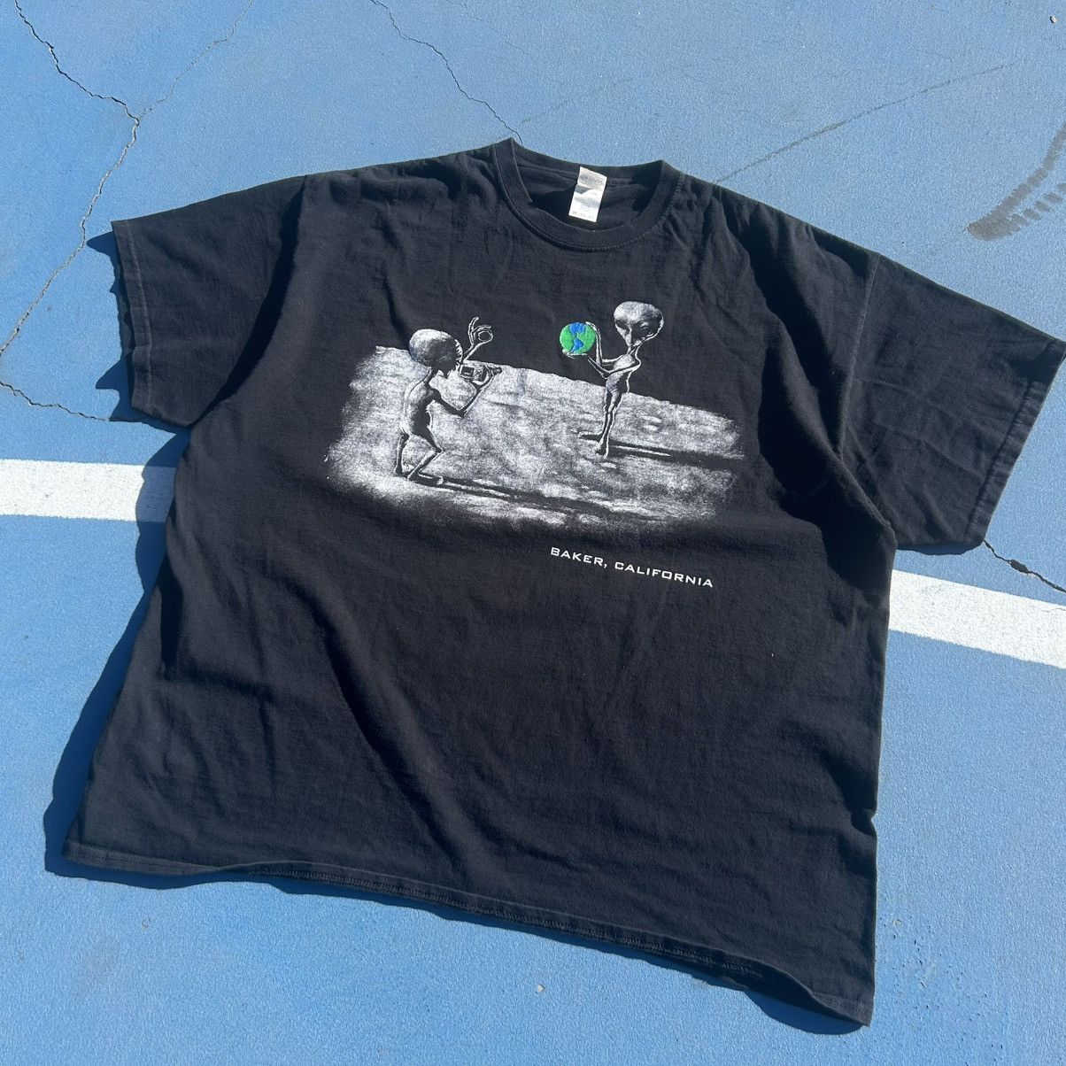 Other Black Baker California Aliens Holding Earth Tee Size US XXL / EU 58 / 5 - 1 Thumbnail