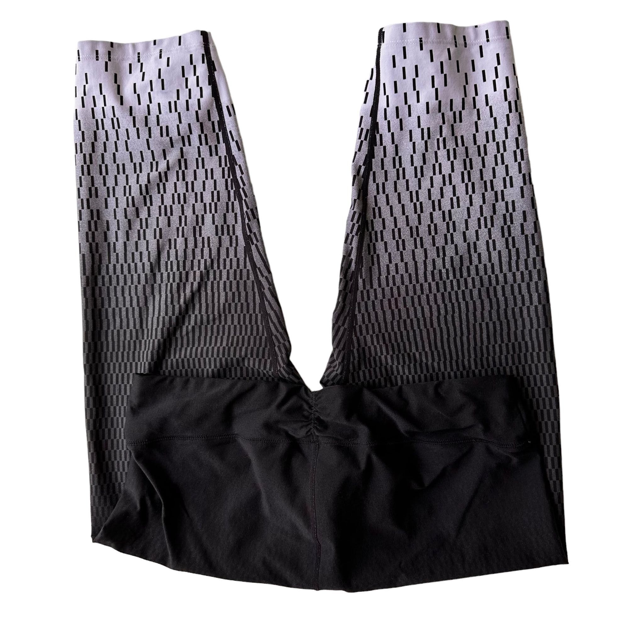 Calvin Klein Calvin Klein Performance Leggings XL Wick Ombre Black Yoga P Size 30" / US 8 / IT 44 - 8 Thumbnail