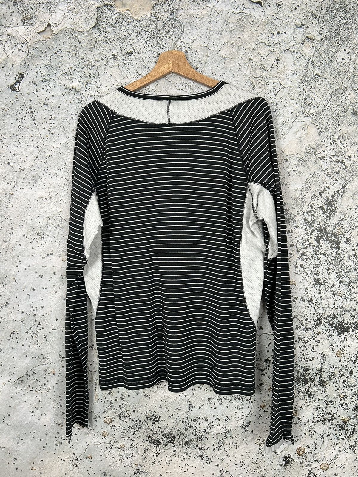 Nike Vintage Nike Stripped Jersey Longsleeve Sportswear Hype Size US L / EU 52-54 / 3 - 4 Thumbnail