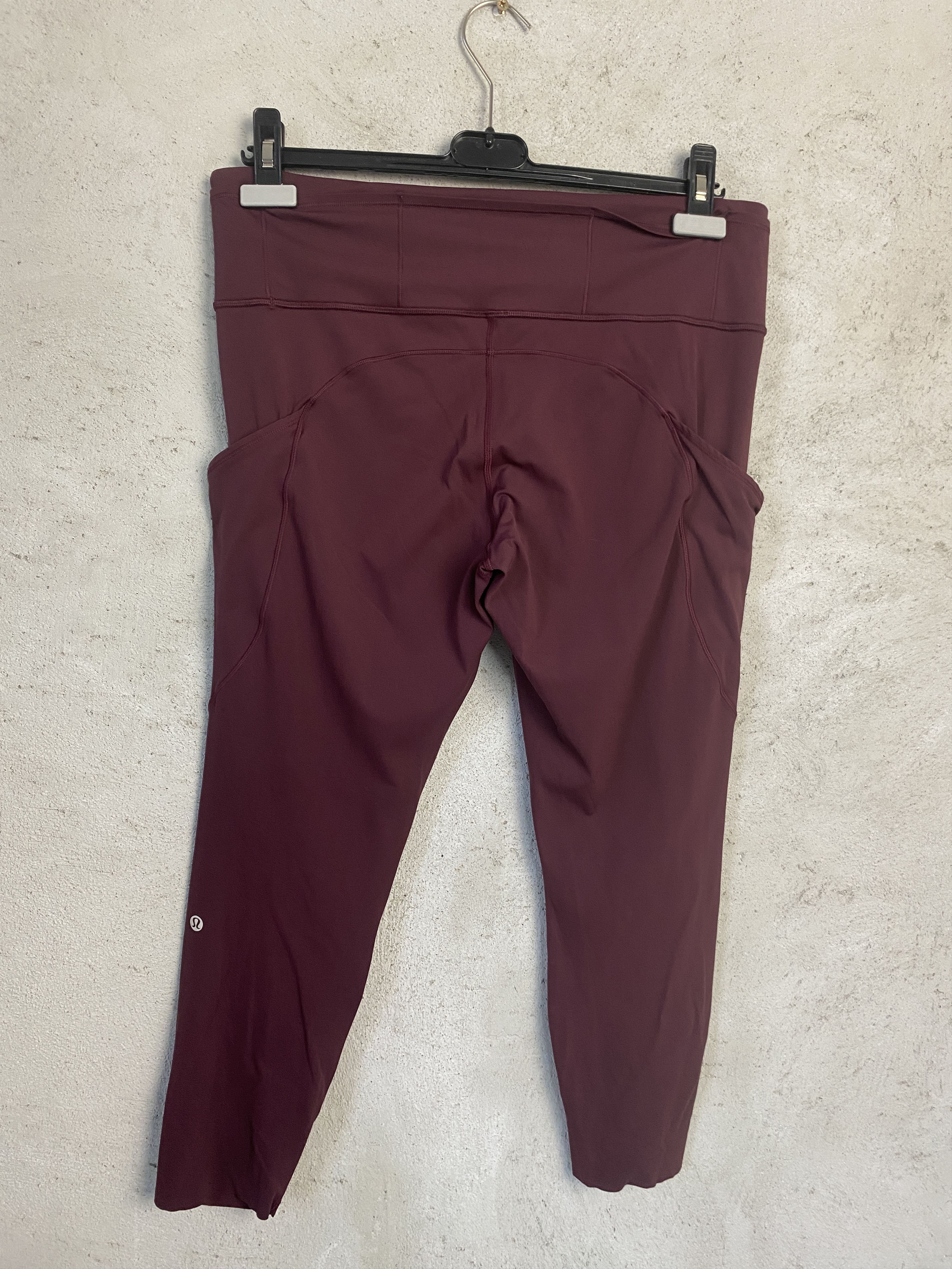 Lululemon Lululemon capri leggings sport yoga pilates gym Size 34" / US 12 / IT 48 - 1 Thumbnail
