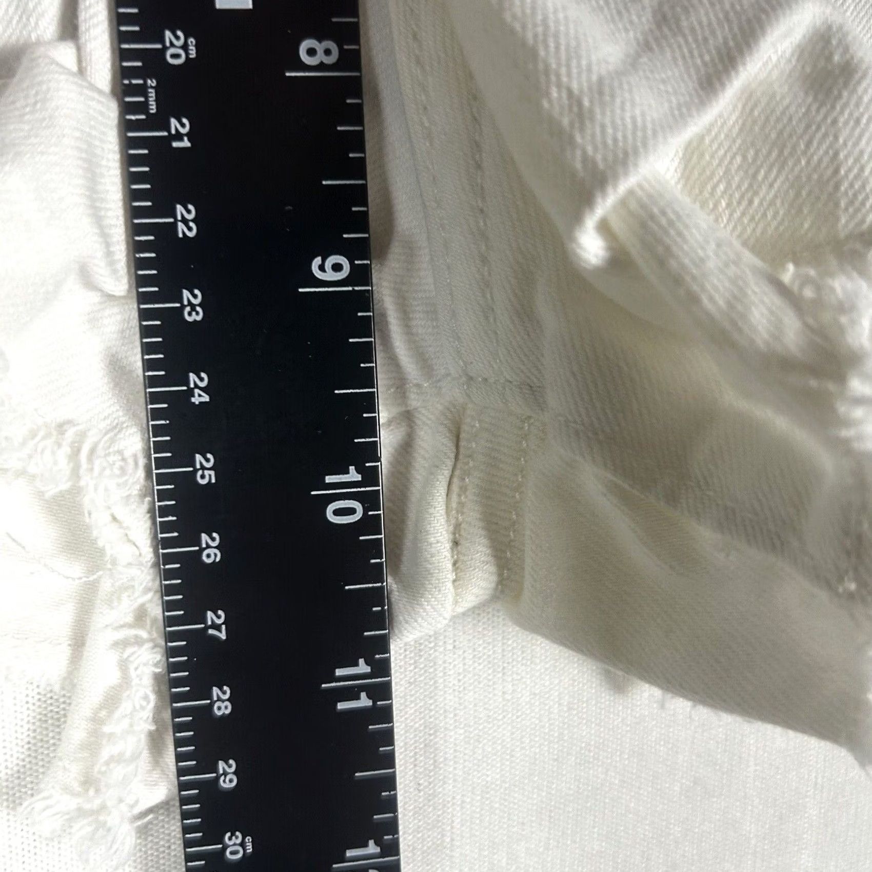 Abercrombie & Fitch Abercrombie & Fitch White Denim Shorts Size 24 A&F Stretch Mid Rise Cut-Off Womens Jeans Short Shorts Women White Denim Shorts 24 Mens? No, Womens Size 42" / US 20 - 7 Thumbnail