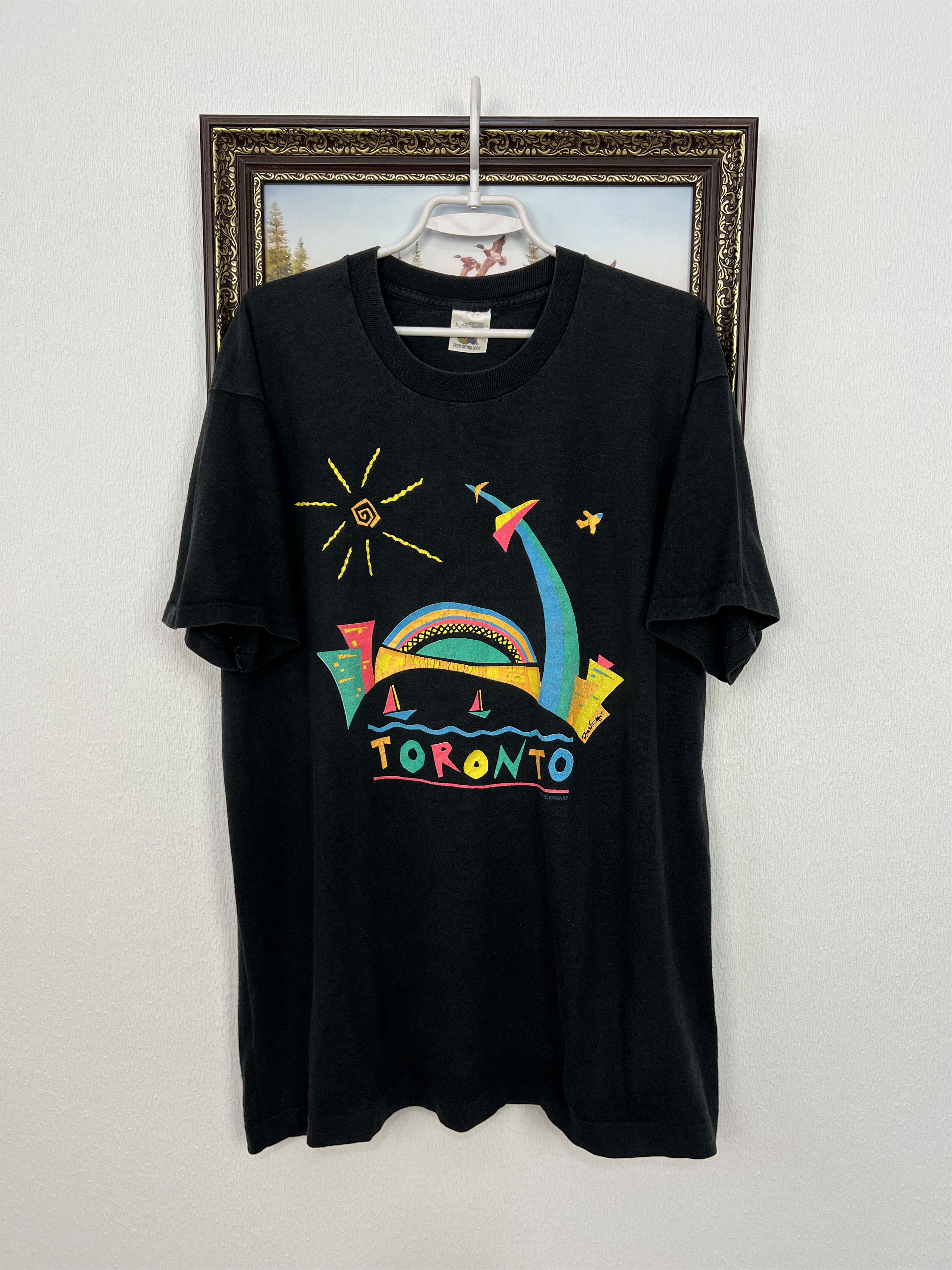 Fruit Of The Loom Vintage Toronto Skyline Shirt Neon Skydome Canada Over Print Size US XL / EU 56 / 4 - 1 Thumbnail