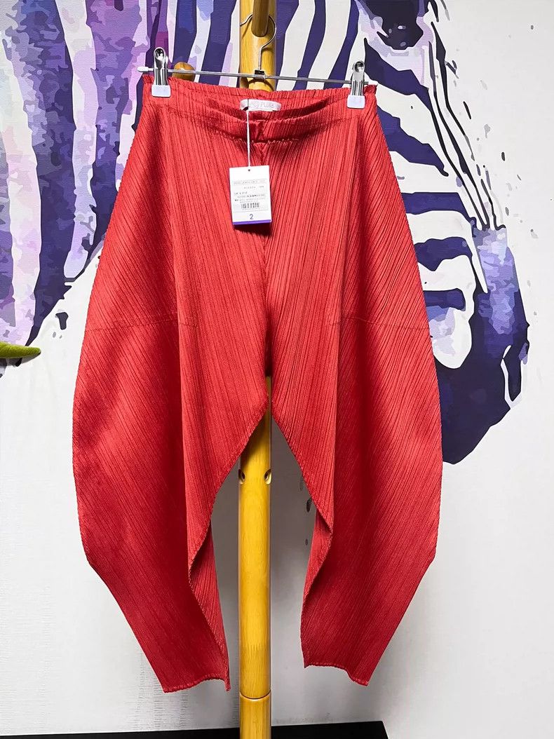 Issey Miyake Issey Miyake size:2 Orange-red pleated trousers Size 22" - 1 Thumbnail