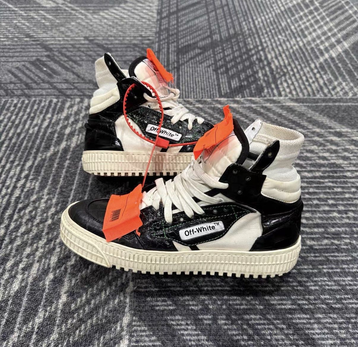 Off-White Off-White Court 3.0 Black and White High-top Sneakers J42 Size US 5 / IT 35 - 4 Thumbnail
