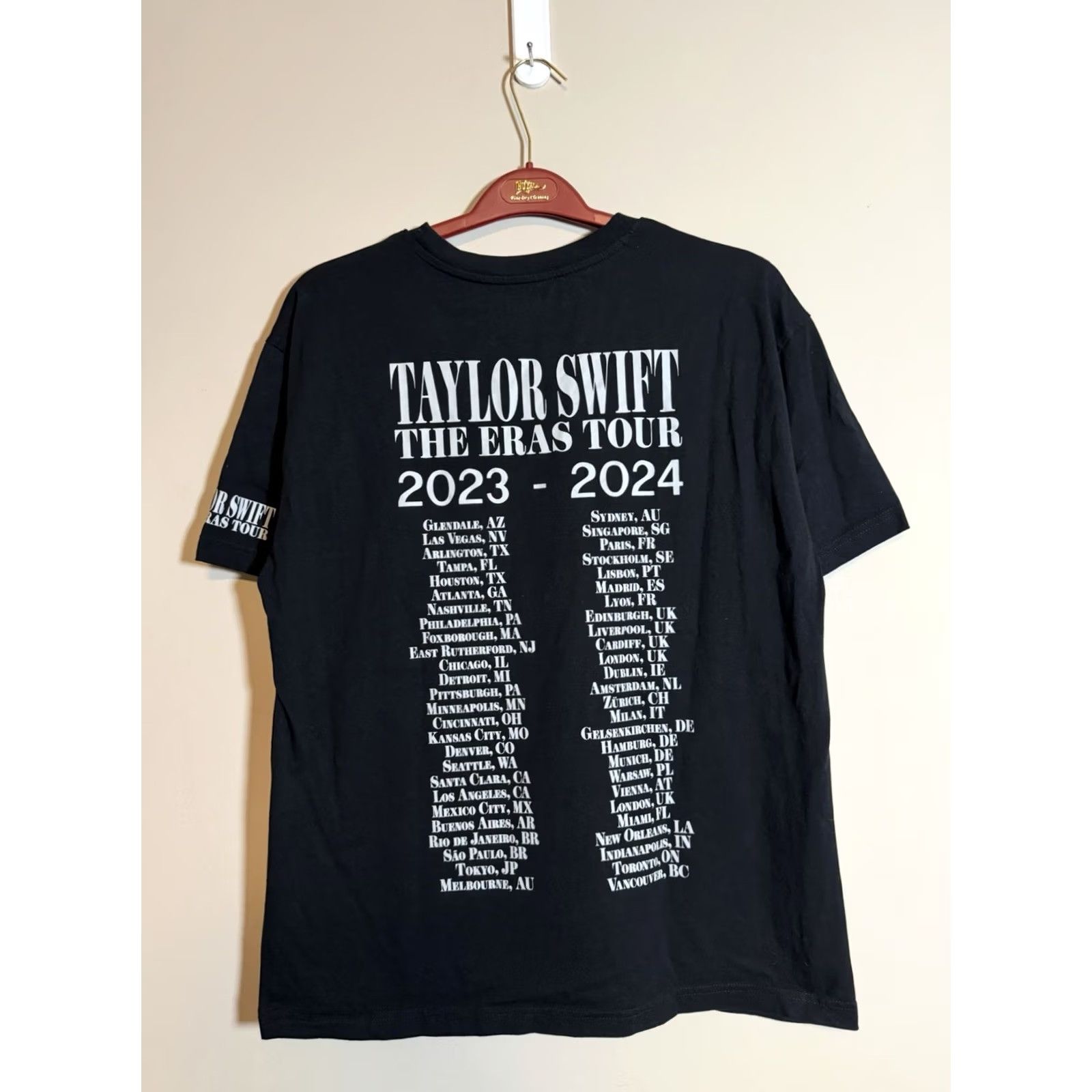 Vintage Taylor Swift The Eras Black Tour Shirt L Unisex Adults Black 23-24 Mens/Womens Size US L / EU 52-54 / 3 - 5 Thumbnail
