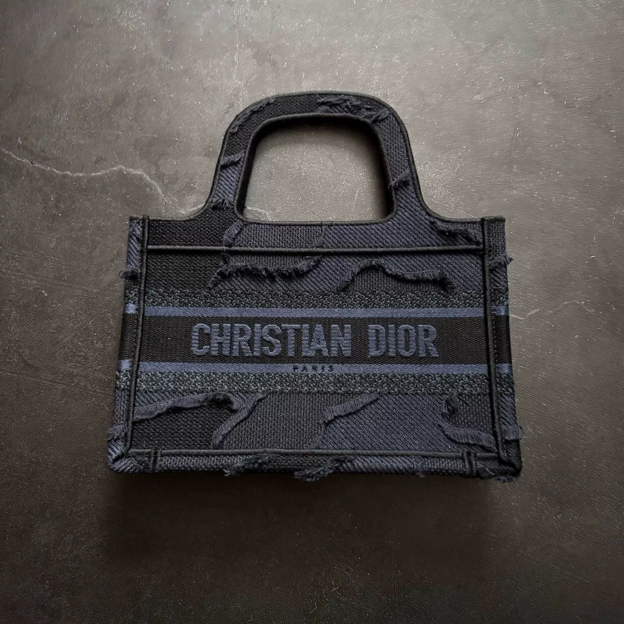 Dior Dior Camo Embroidered Blue Shoulder Bag M Women Size ONE SIZE - 1 Thumbnail