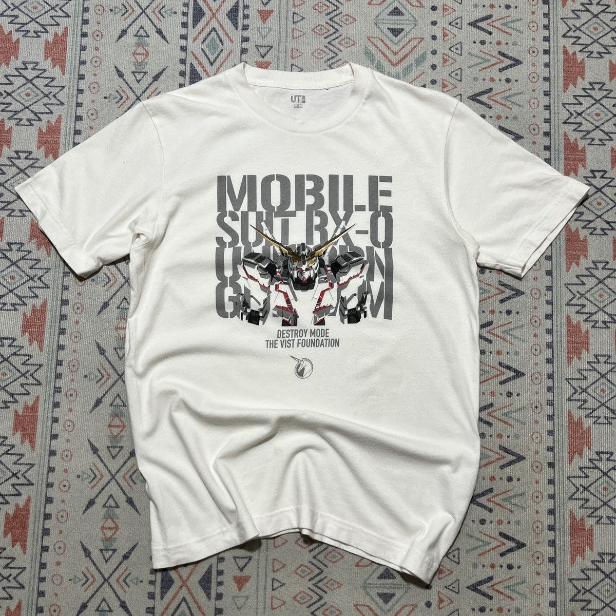 Anime Gundam Uniqlo Tshirt Size US M / EU 48-50 / 2 - 1 Thumbnail