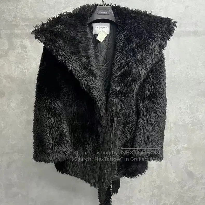 Balenciaga Balenciaga Black Fur Collared Coat. Size US S / EU 44-46 / 1 - 1 Thumbnail
