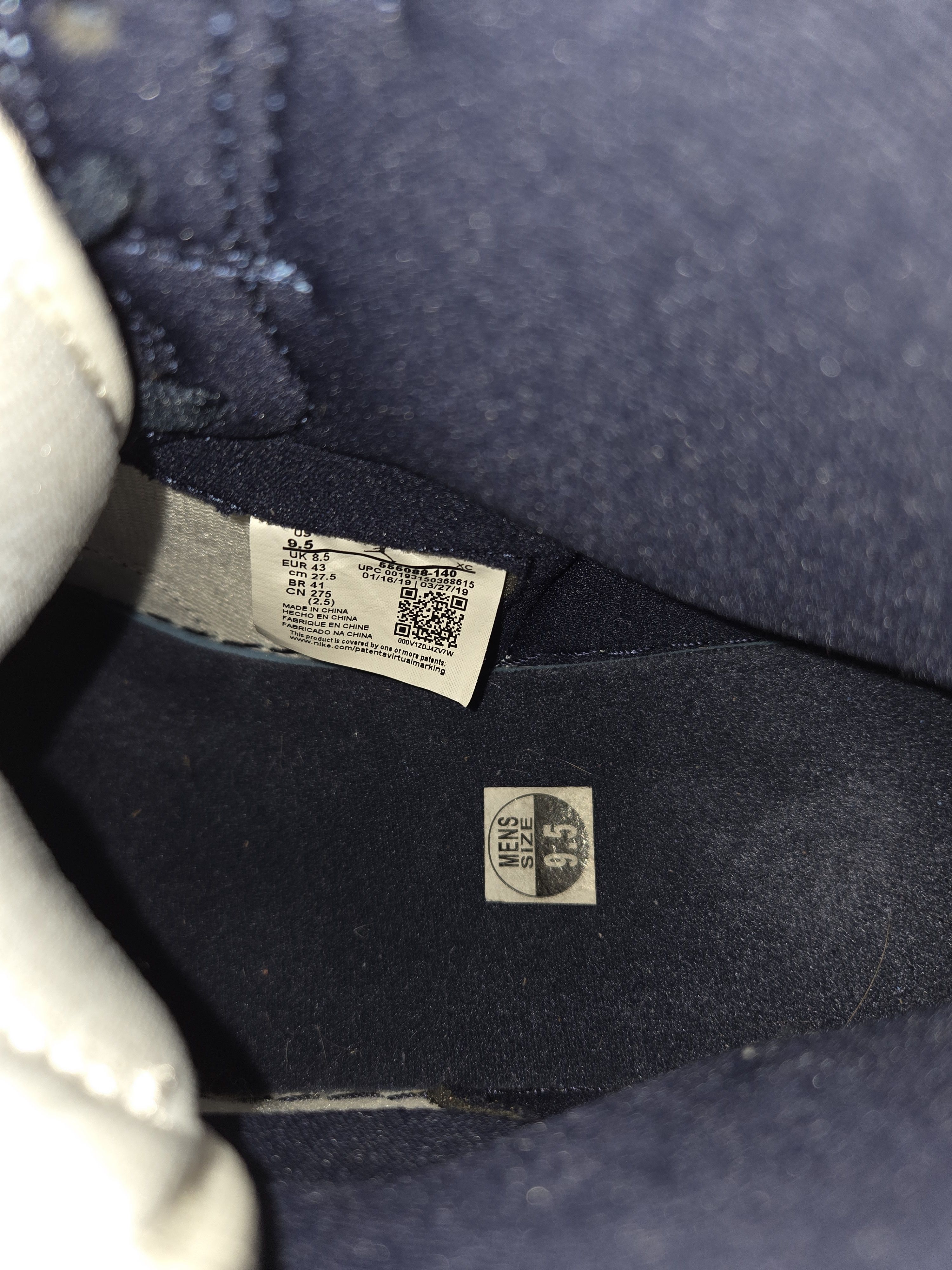 Jordan Brand Retro Air Jordan 1 obsidian, size 9.5 Size US 9.5 / EU 42-43 - 8 Thumbnail