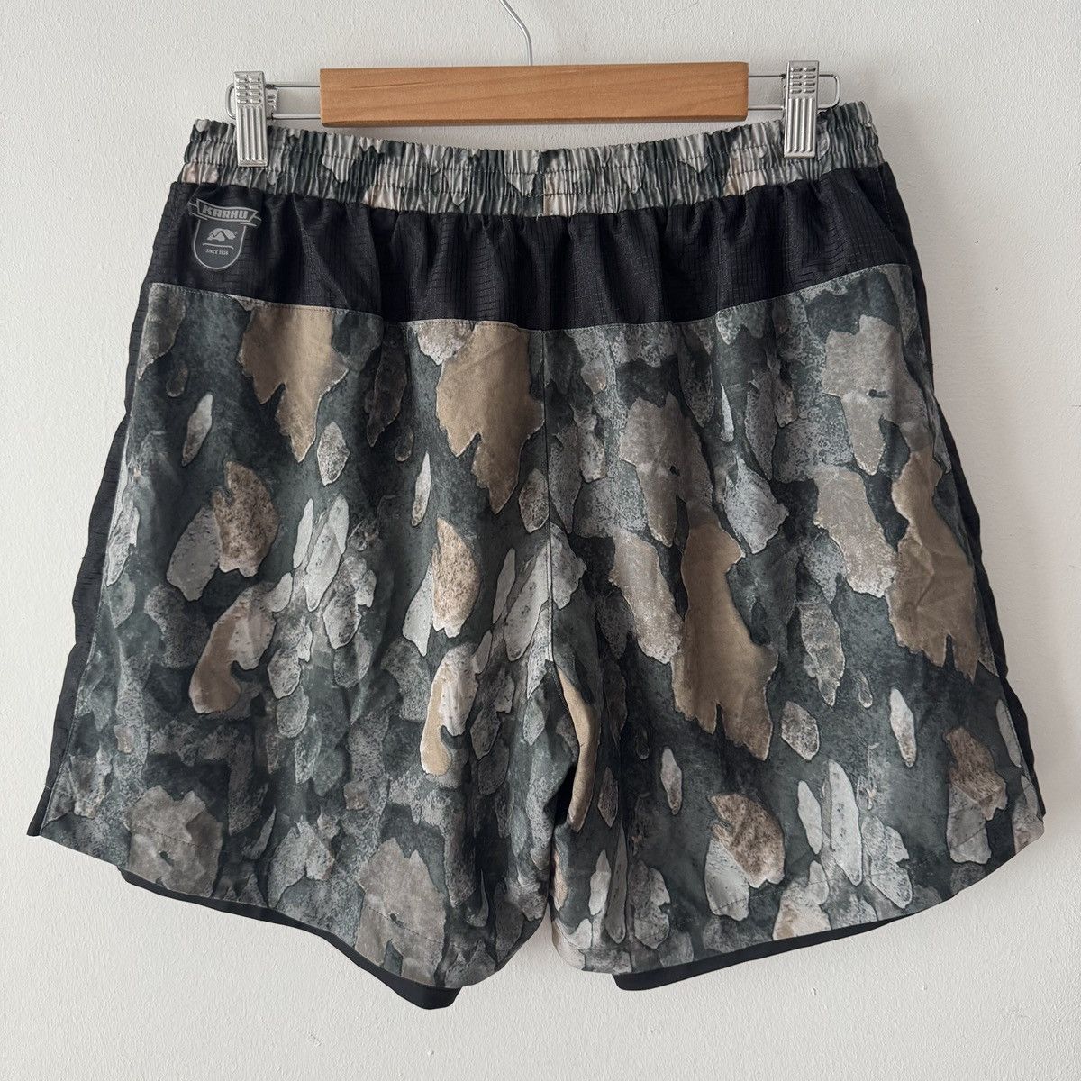 Karhu 🔥🔥 Karhu Leaf Print Shorts Size US 34 / EU 50 - 2 Thumbnail