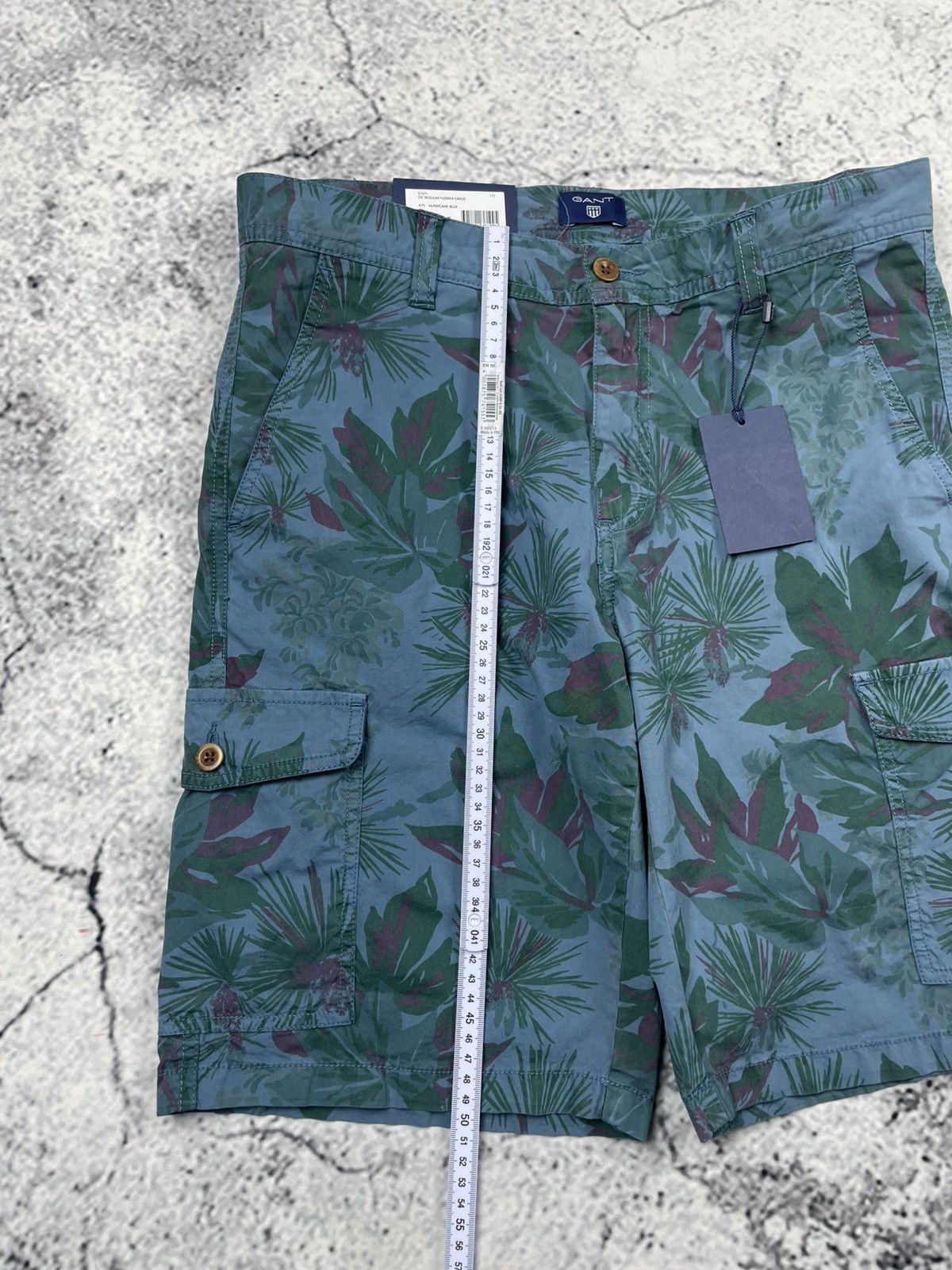 Gant (Men’s) GANT W31 – Flower Cargo Shorts, Regular Fit Summer Size US 31 - 9 Thumbnail