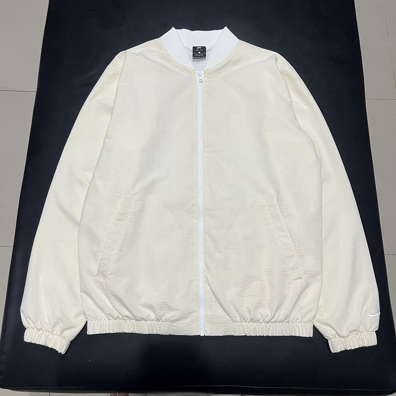 Nike SB Nike SB Seersucker Bomber Jacket Size US L / EU 52-54 / 3 - 3 Thumbnail