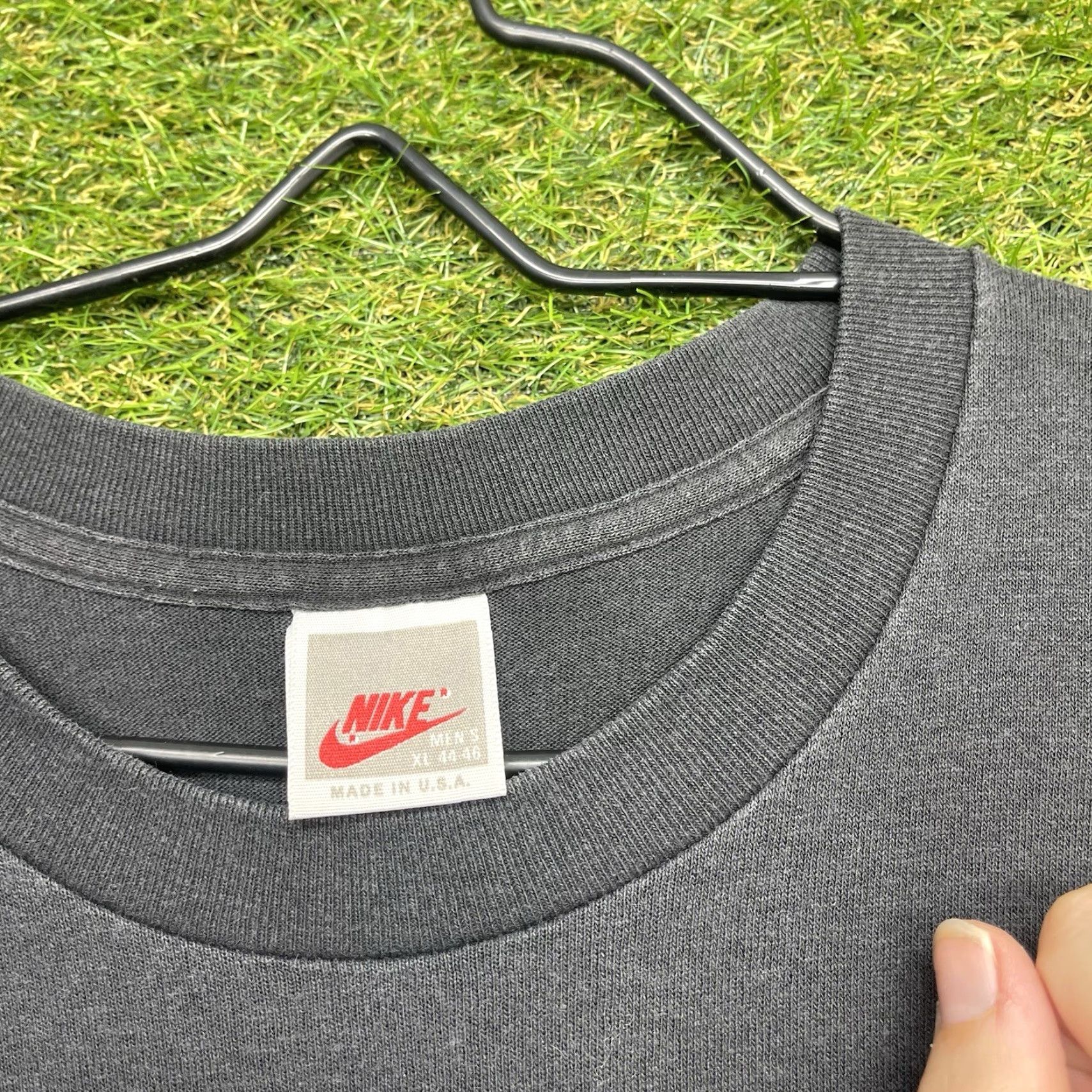Nike VINTAGE Nike Graphic Shirt Men Medium 1990s Black Short Sleeve Sportswear Beach MLB Road Run Size US M / EU 48-50 / 2 - 3 Thumbnail