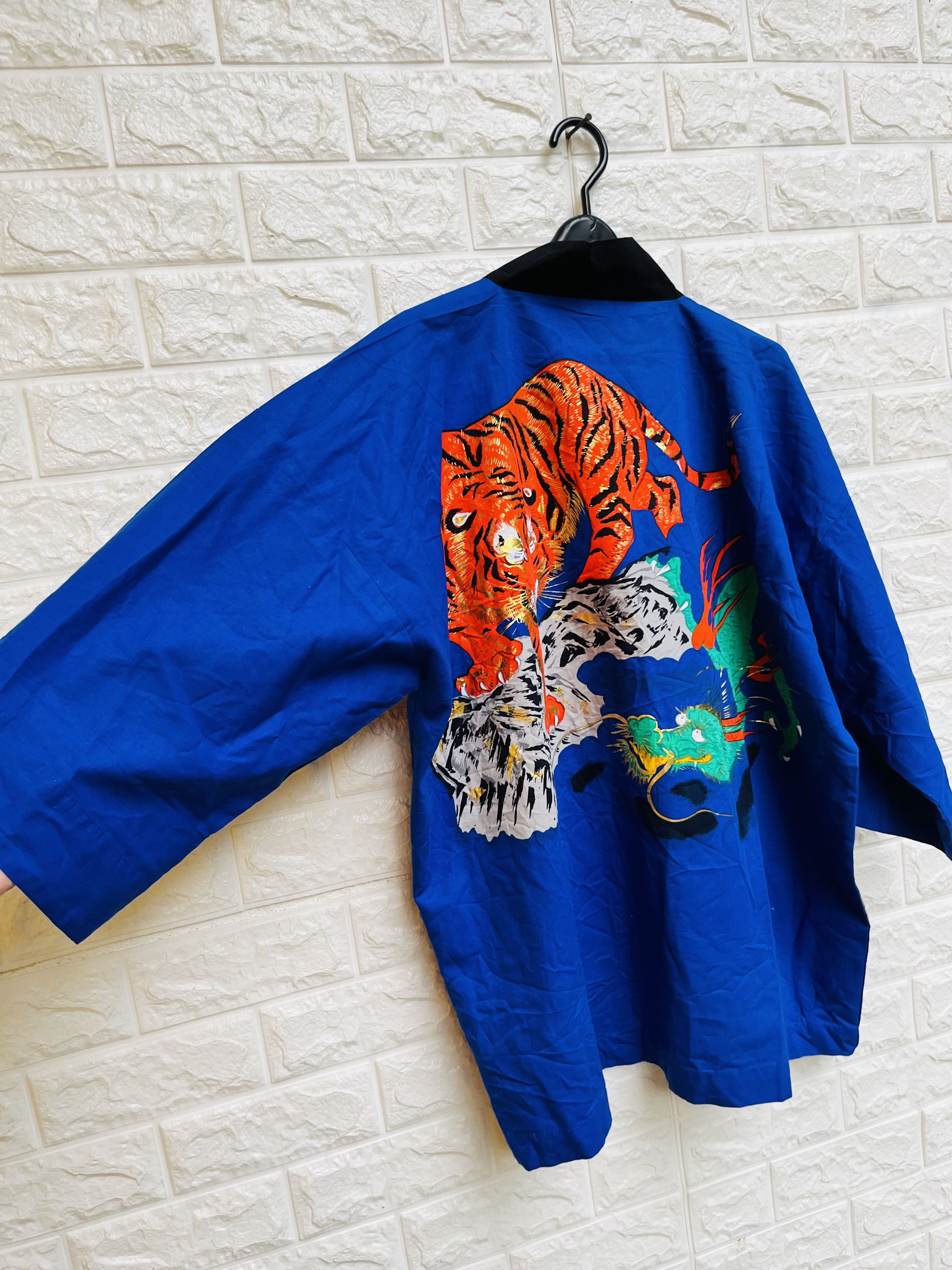 Japanese Brand × Vintage Vintage Tiger Fight Dragon Japanese Designer Fashion Style Size US L / EU 52-54 / 3 - 7 Thumbnail