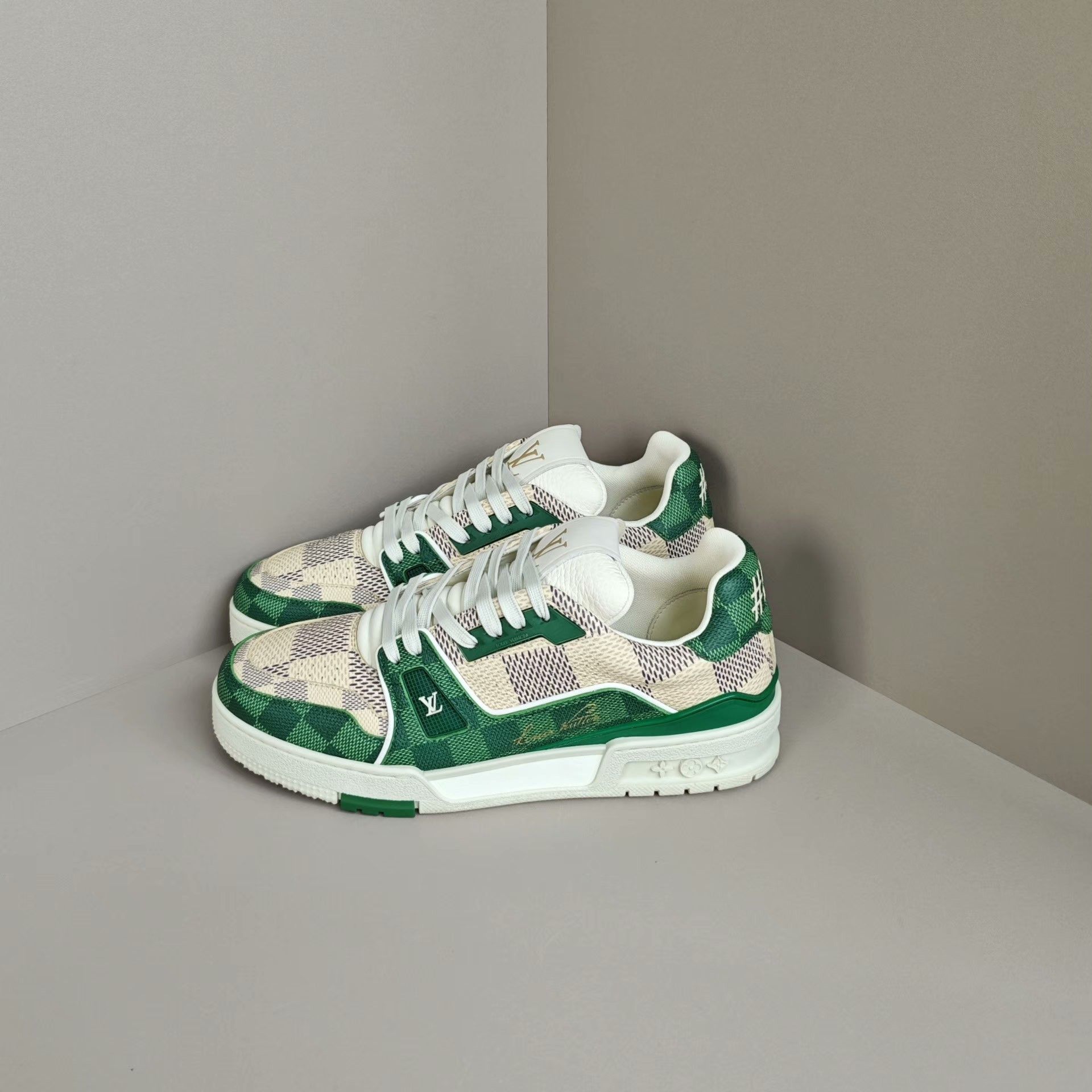 Louis Vuitton Louis Vuitton Training Green Lowtop Sneakers 7 Men Size US 7 / EU 40 - 1 Thumbnail