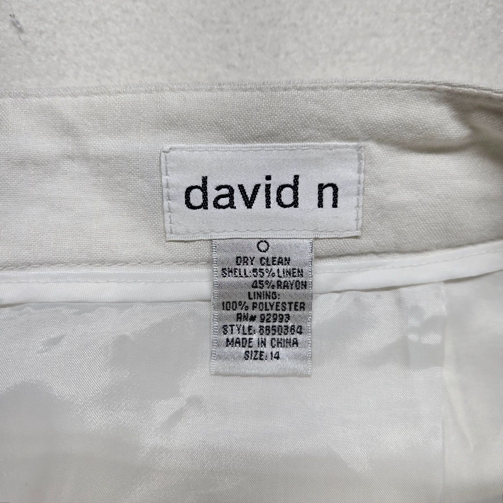 Vintage VINTAGE David N. Cropped Pants Woman 14 Ivory Linen Blend High Rise Front Pleated Zipper Cropped Cropped Pattern Solid Dress Pant Women Size 36" / US 14 / IT 50 - 2 Thumbnail