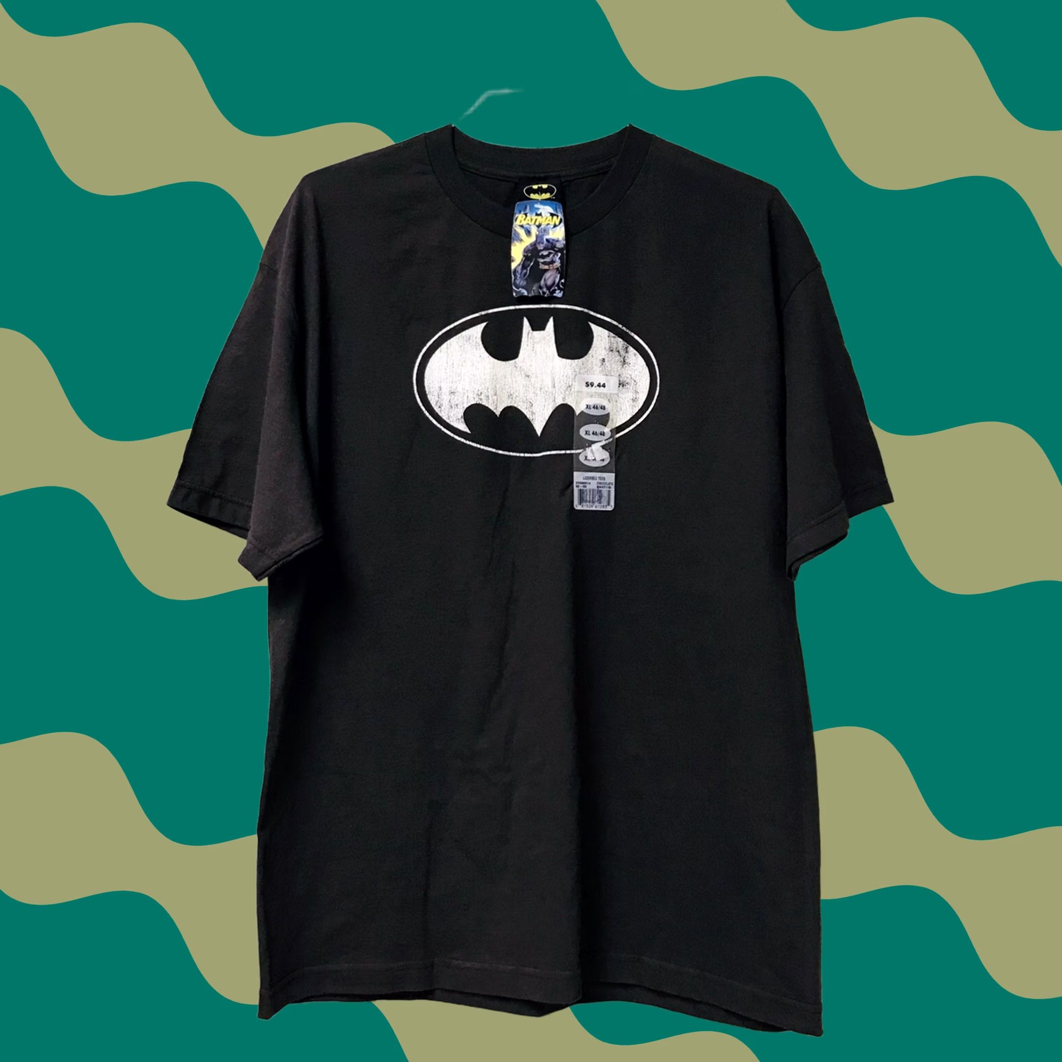 DC Comics VINTAGE DC Comics Men Batman Shield Logo Distressed Graphic Short Sleeve T-shirt XL Size US XL / EU 56 / 4 - 1 Thumbnail