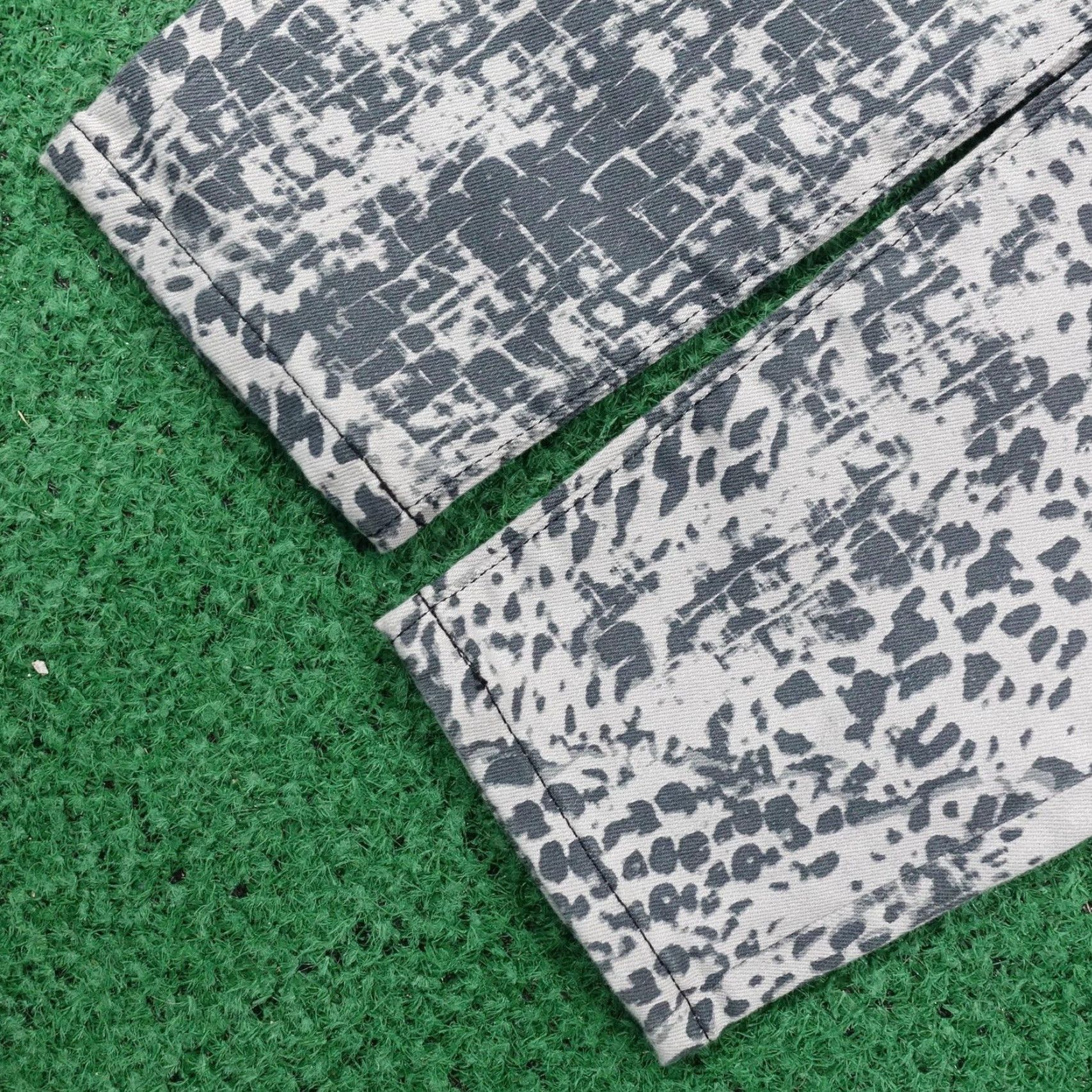 Express VINTAGE? No. Express Jeans Women 2R Gray White High Rise Skinny Stretch Leopard Print Denim Size 26" / US 2 / IT 38 - 6 Thumbnail