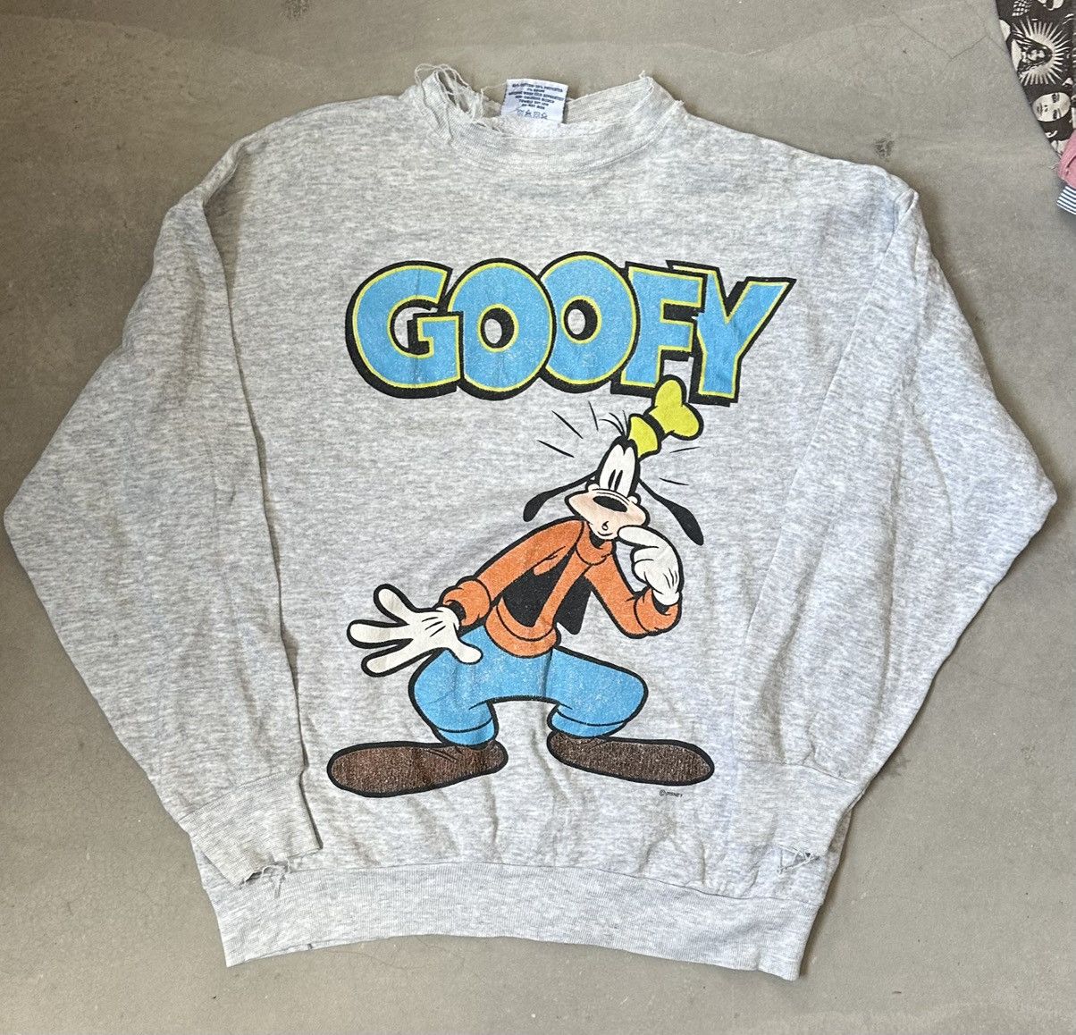 Disney VINTAGE GOOFY VELVASHEN DISTRESSED SWEATSHIRT Size US L / EU 52-54 / 3 - 1 Thumbnail