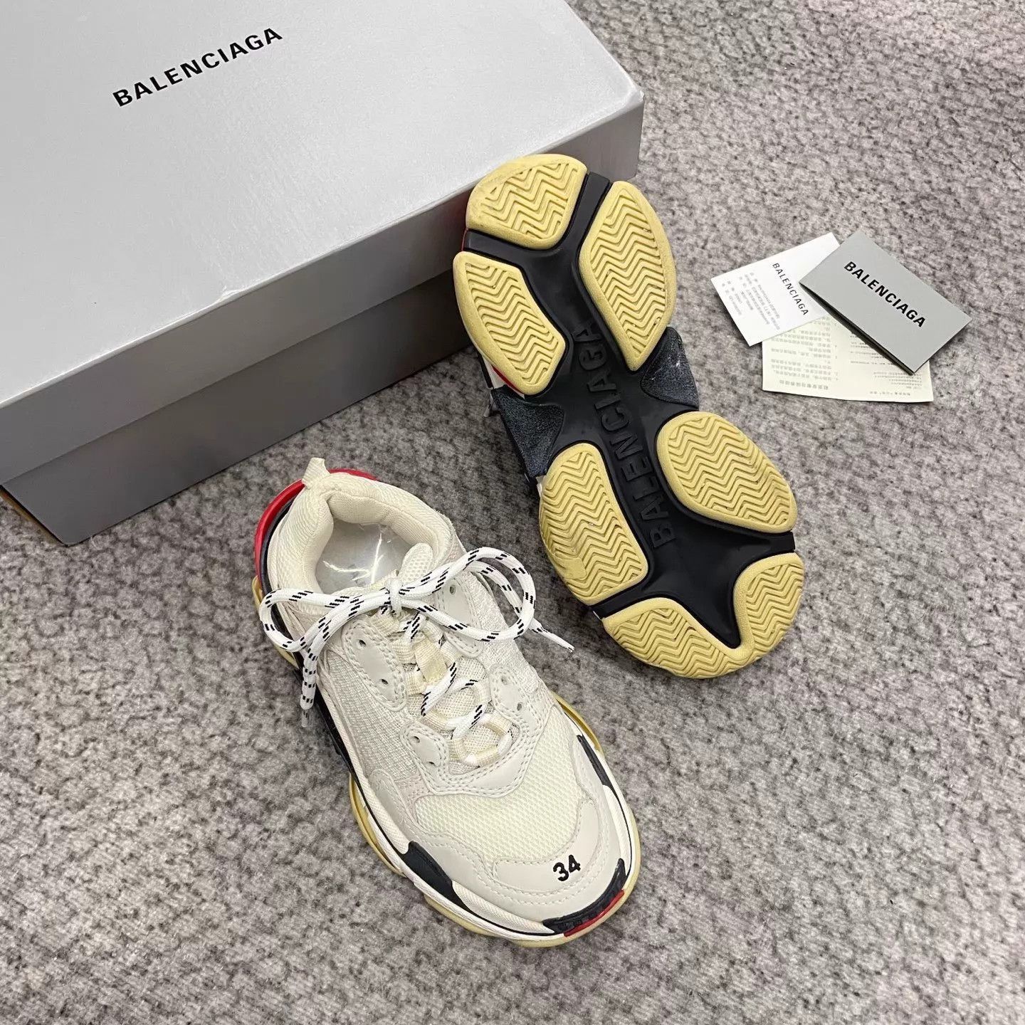 Balenciaga Balenciaga classic white women's 34 dad shoe Size US 4 / IT 34 - 5 Thumbnail
