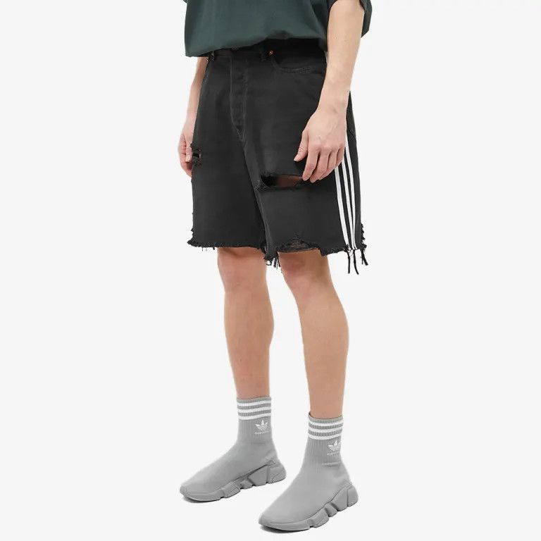 Balenciaga o1s1wg110824 Baggy Shorts in Matte Black Size US 28 / EU 44 - 2 Thumbnail