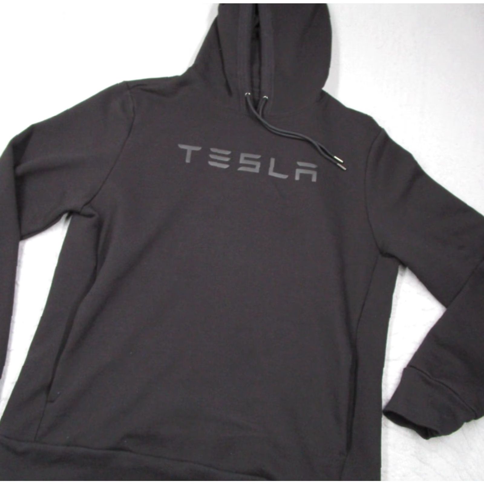Vintage VINTAGE Tesla Hoodie Women Large Black Pullover Sweatshirt Casual Activewear Pockets Logo Transportation Size L / US 10 / IT 46 - 2 Thumbnail