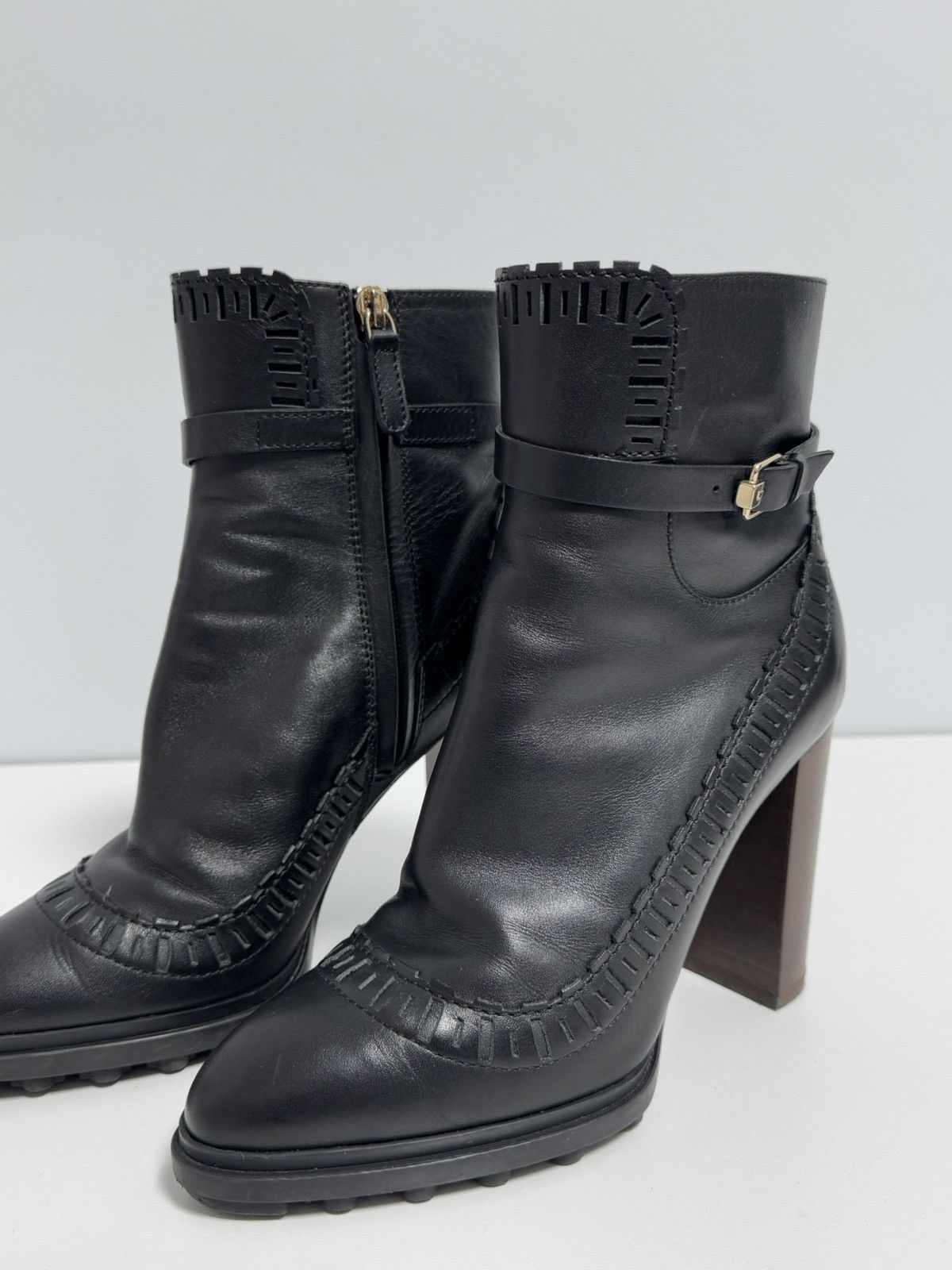 Tod's Tod’s Buckled Laser-cut Glossed-leather Ankle Boots In Nero Size US 6 / IT 36 - 4 Thumbnail