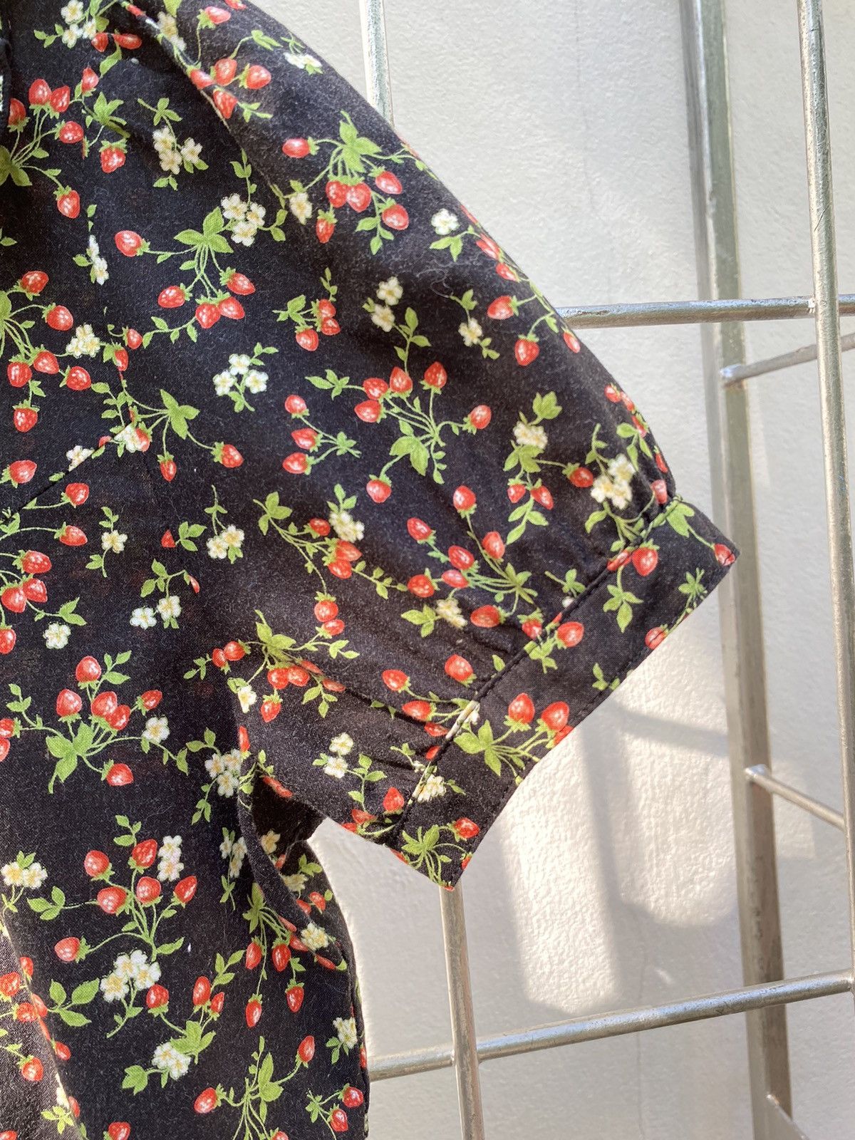 Japanese Brand × Seditionaries Peace Now Strawberry printed Ruffle Puff Blouse shirt Size M / US 6-8 / IT 42-44 - 13 Thumbnail