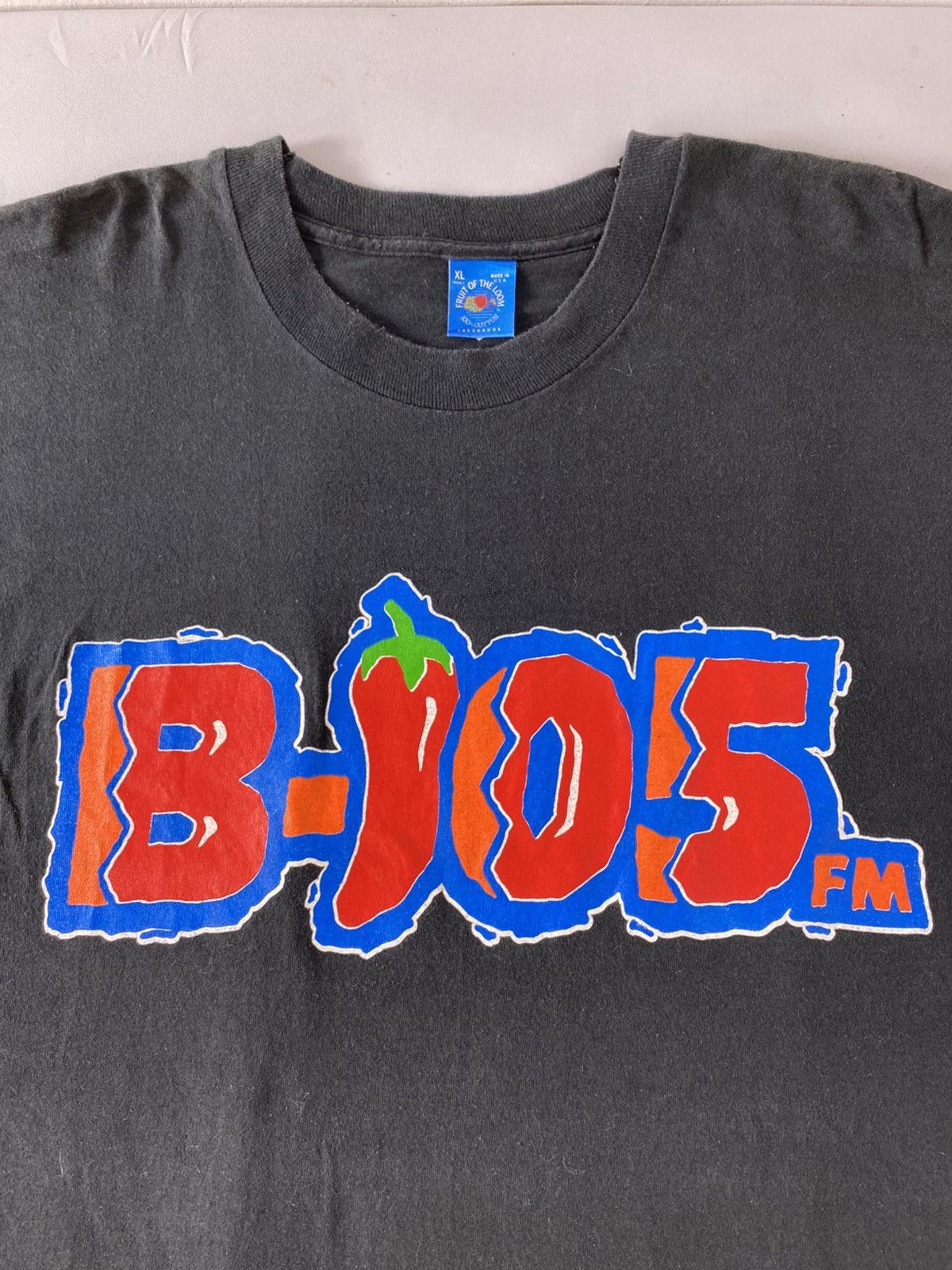 Fruit Of The Loom 90s B-105 Fm Radio Channel Stylized Logo Graphic Printed Tee Size US XL / EU 56 / 4 - 4 Thumbnail