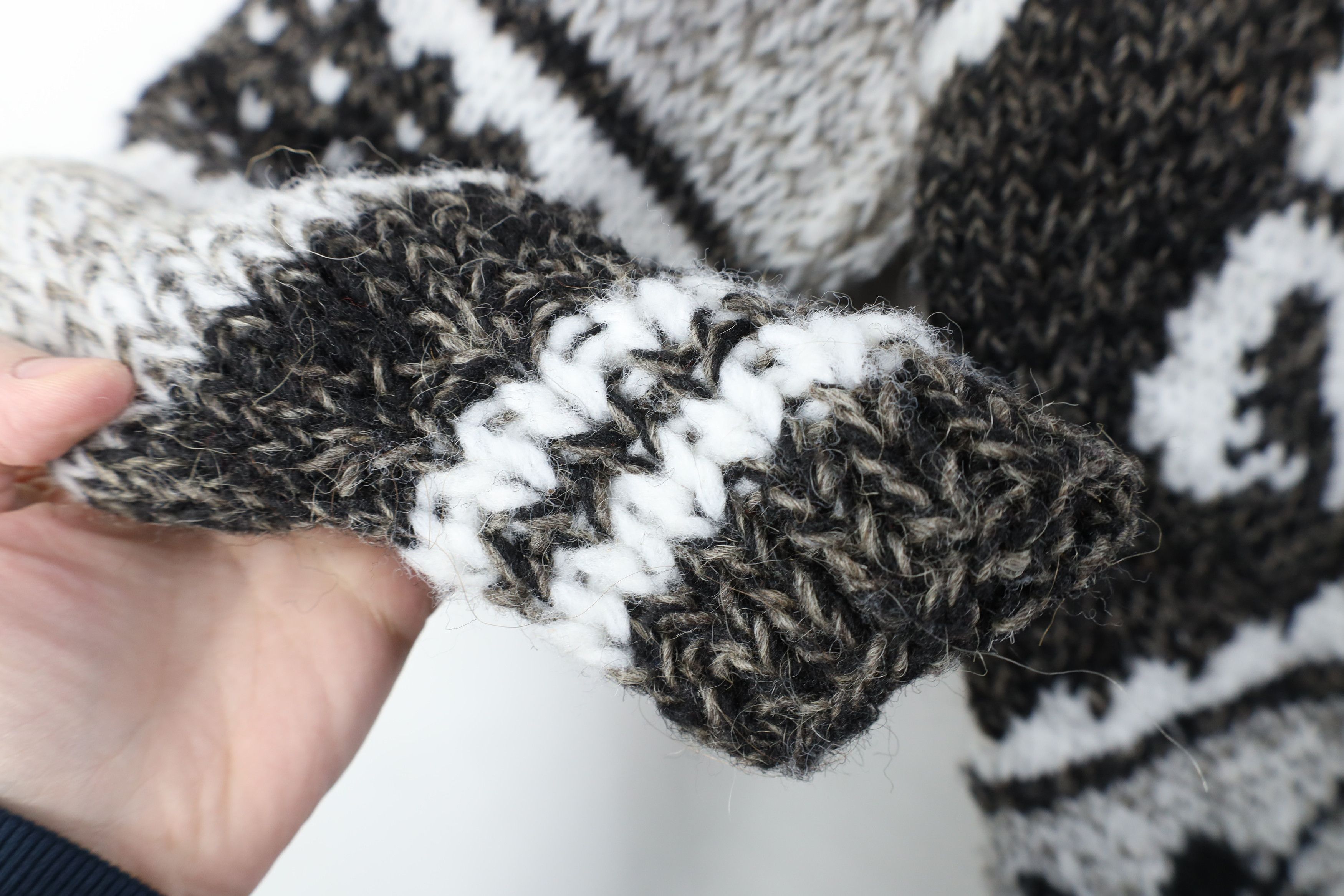 Vintage Vintage 70s Streetwear Hand Crochet Fair Isle Shawl Sweater Size US M / EU 48-50 / 2 - 8 Thumbnail