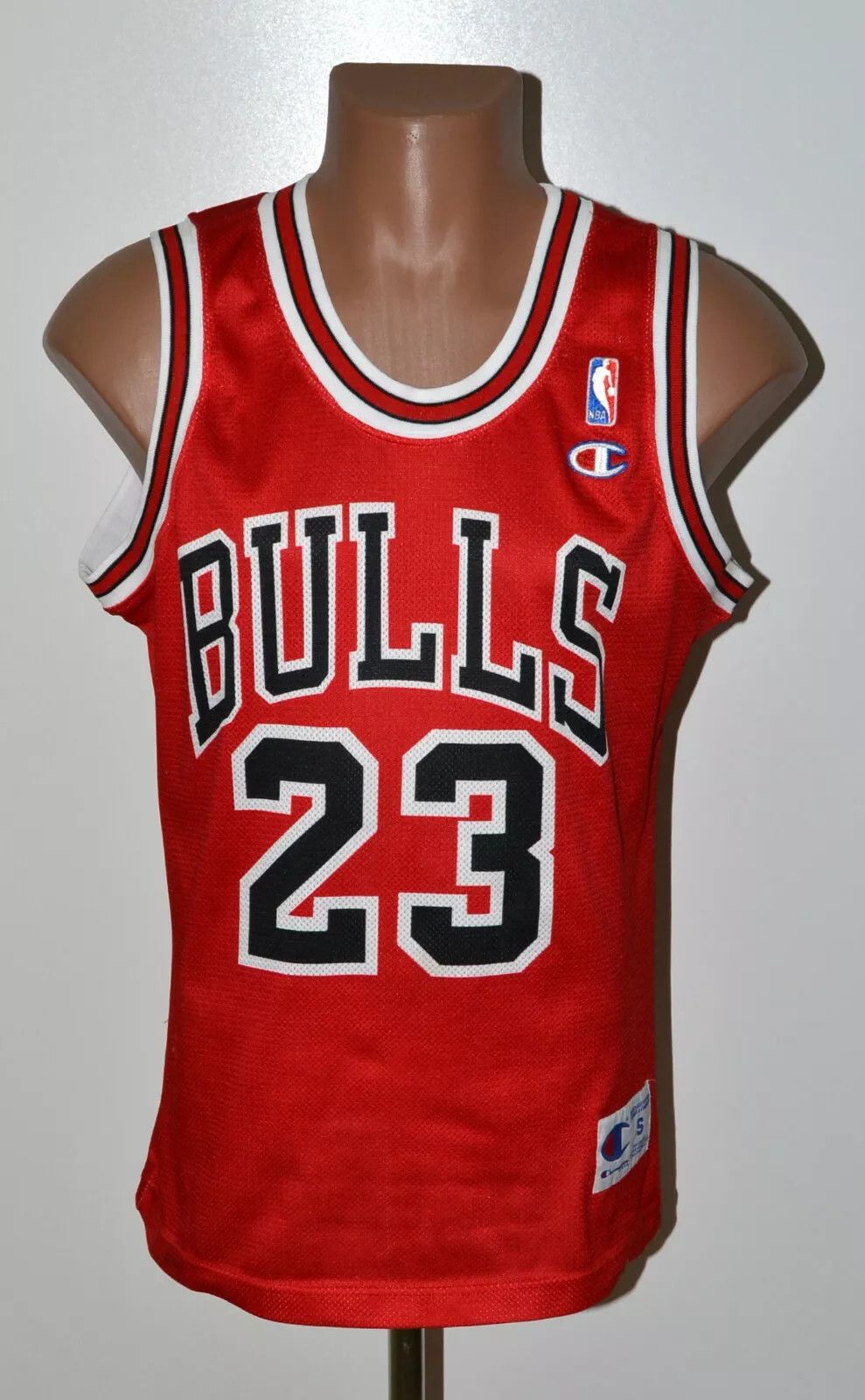 Champion NBA CHICAGO BULLS SHIRT JERSEY CHAMPION JORDAN #23 SIZE S Size US S / EU 44-46 / 1 - 2 Thumbnail