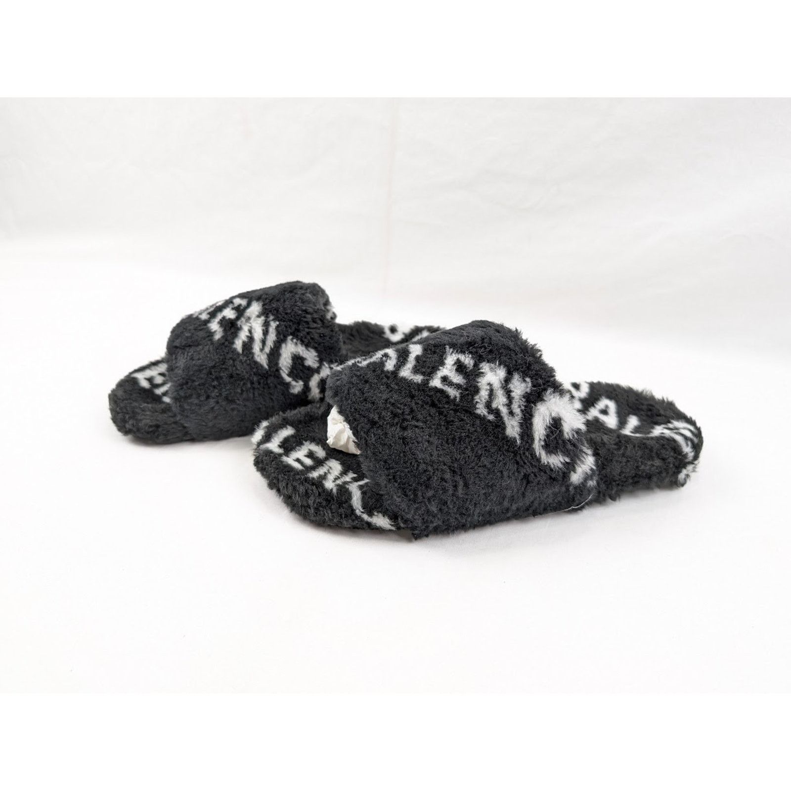 Balenciaga o1rshd1 Allover Logo Furry Slide in Black/White Size US 7 / EU 40 - 15 Thumbnail
