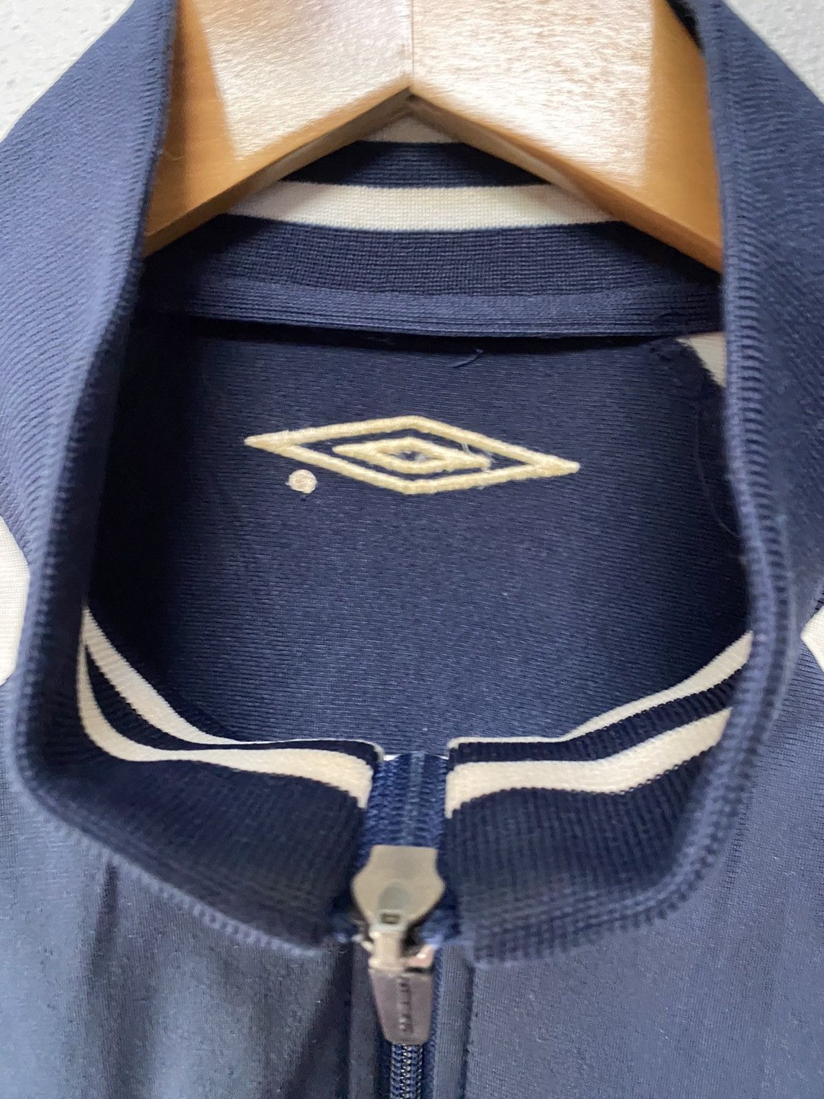 Sports Specialties × Umbro × Vintage Vintage England tracktop by umbro Size US L / EU 52-54 / 3 - 6 Thumbnail