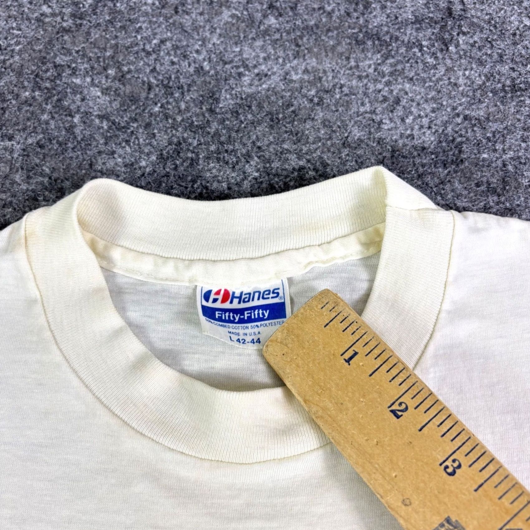 Hanes VINTAGE Hanes Fifty-Fifty Bermuda T Shirt Large Ivory 1980s Mens Short Sleeve Graphic Tee Distressed Size US L / EU 52-54 / 3 - 3 Thumbnail