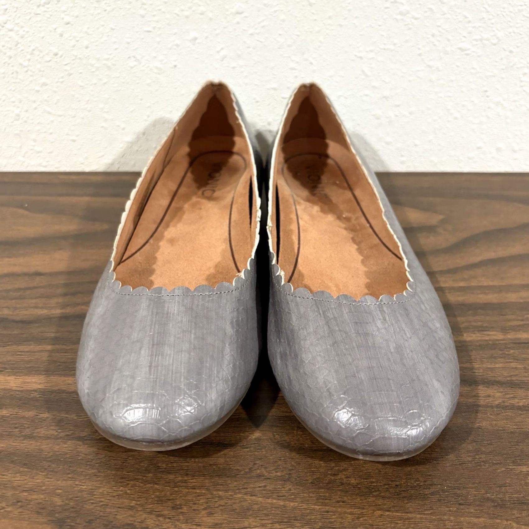 Vionic Vionic Julieta Ballet Flats Womens Size 8.5 Grey Snake Print Scalloped Comfort Size US 9 / IT 39 - 2 Thumbnail