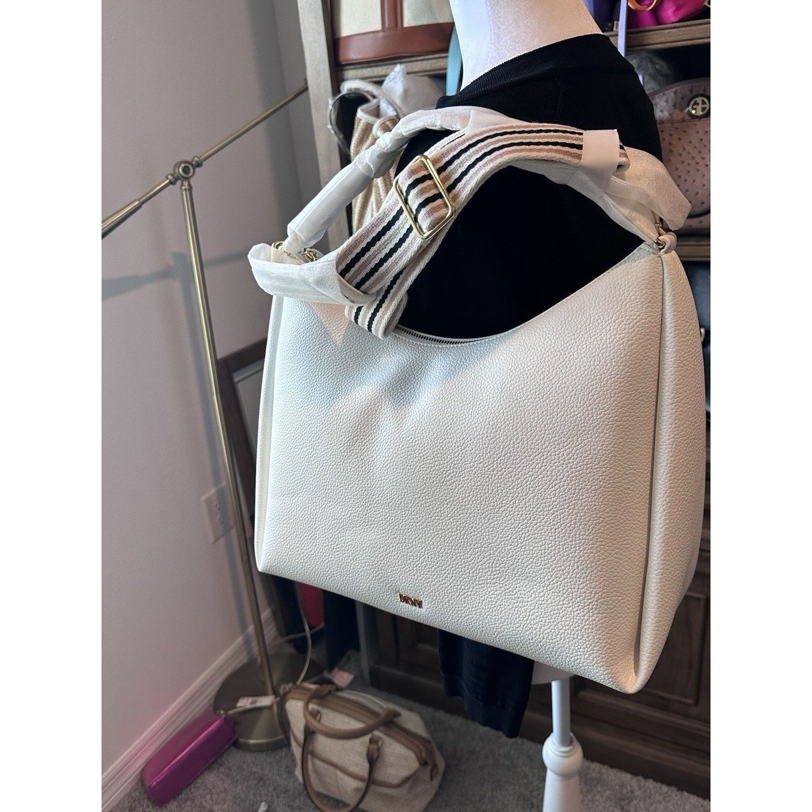 DKNY Dkny Hailey Hobo Crossbody $198 MSRP New NWT Size ONE SIZE - 4 Thumbnail