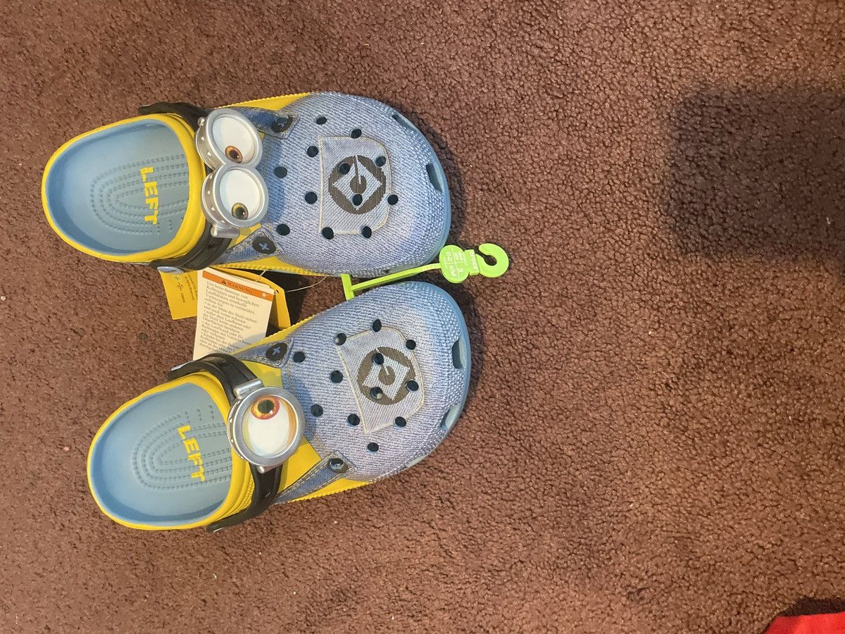 Crocs Despicable me minion crocs Size US 8 / EU 41 - 2 Thumbnail