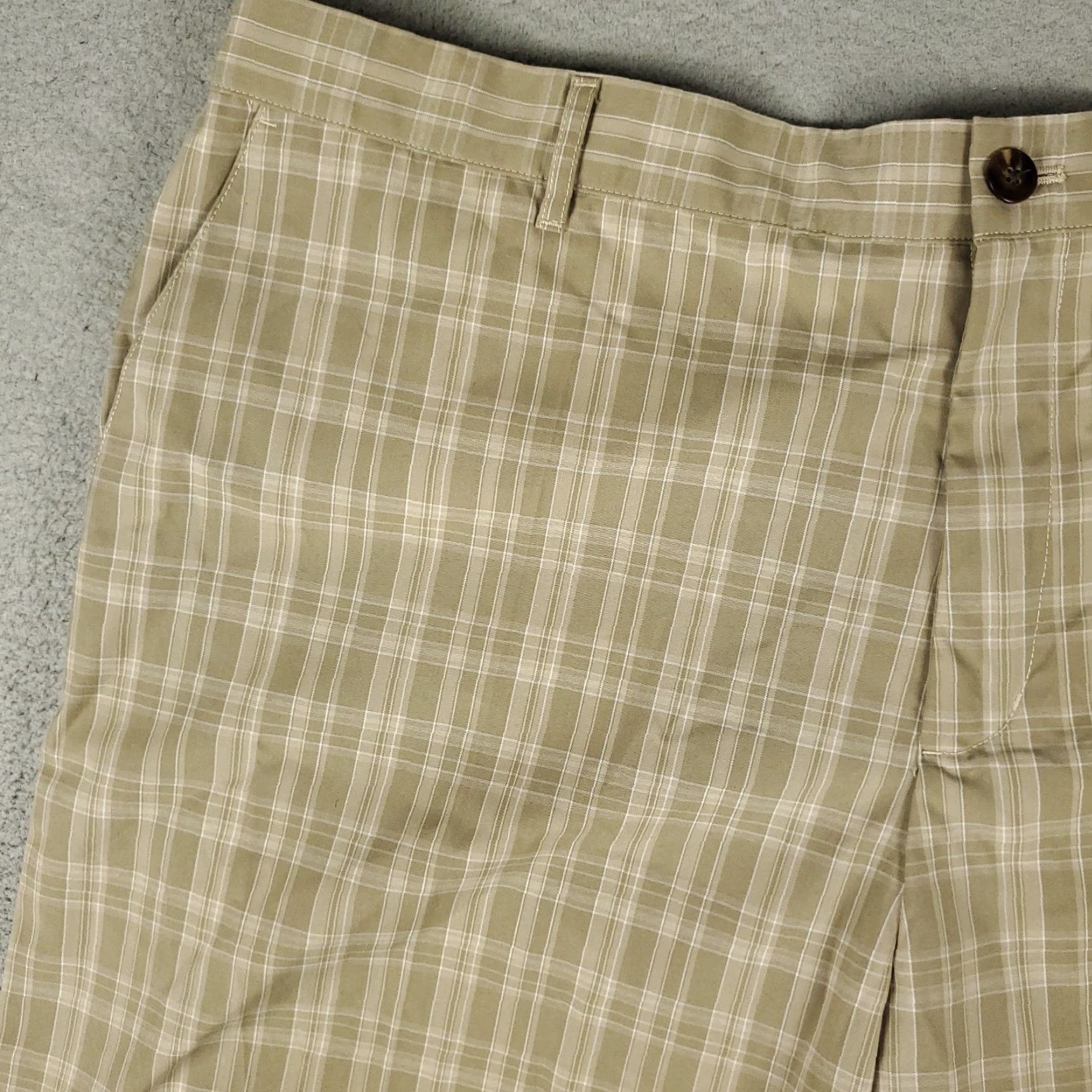 Adidas Adidas Shorts Mens Size 42 Beige Plaid Golf Slash Pockets Flat Front Chino Size US 42 / EU 58 - 2 Thumbnail