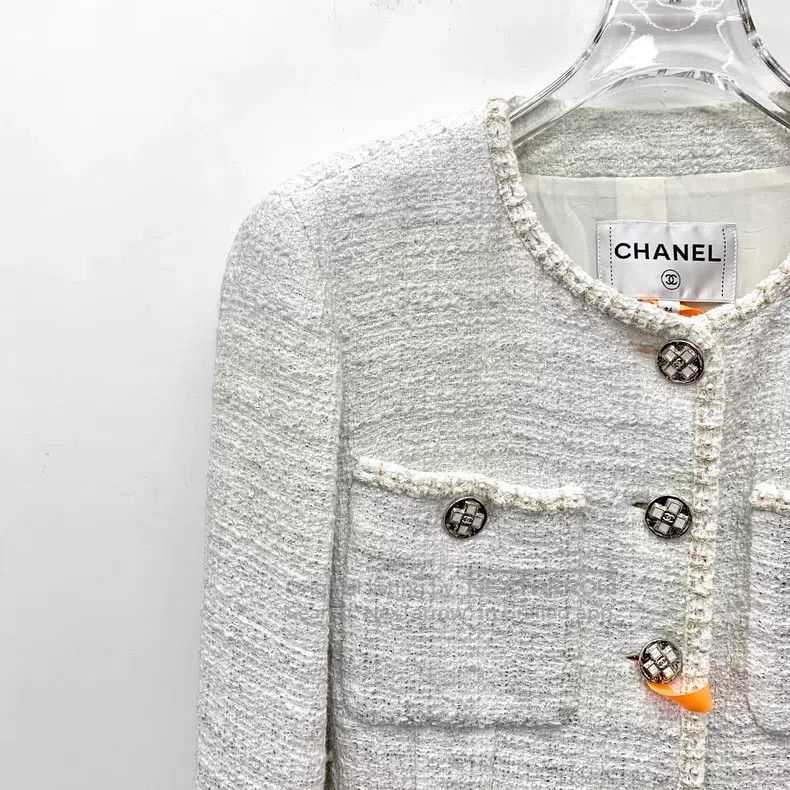 Chanel Chanel White cotton round-neck single-breasted long-sleeve Size XS / US 0-2 / IT 36-38 - 3 Thumbnail